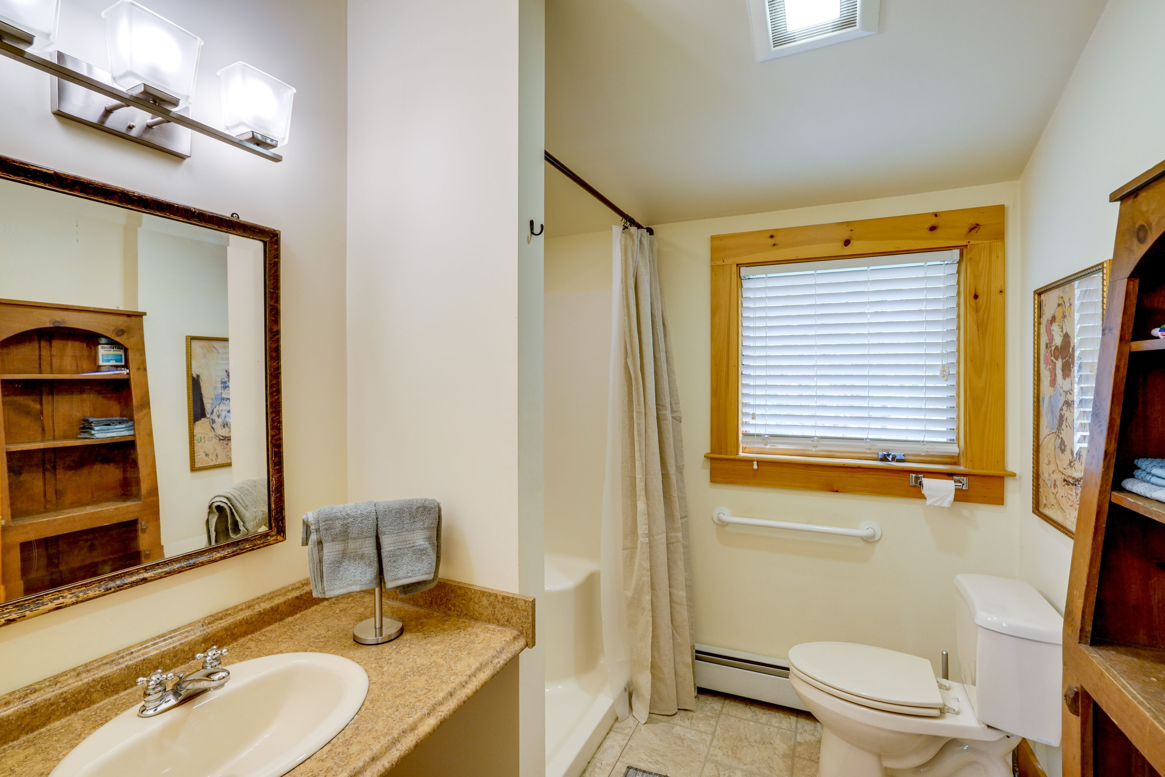 Bathroom | 2nd Floor