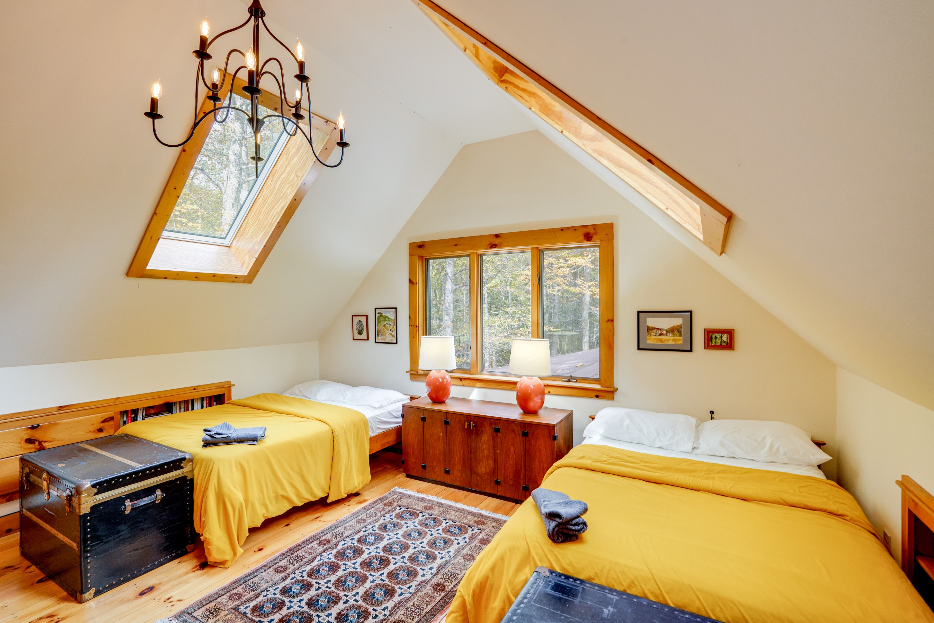 Bedroom 5 | 2 Full Beds | Books | 2nd Floor