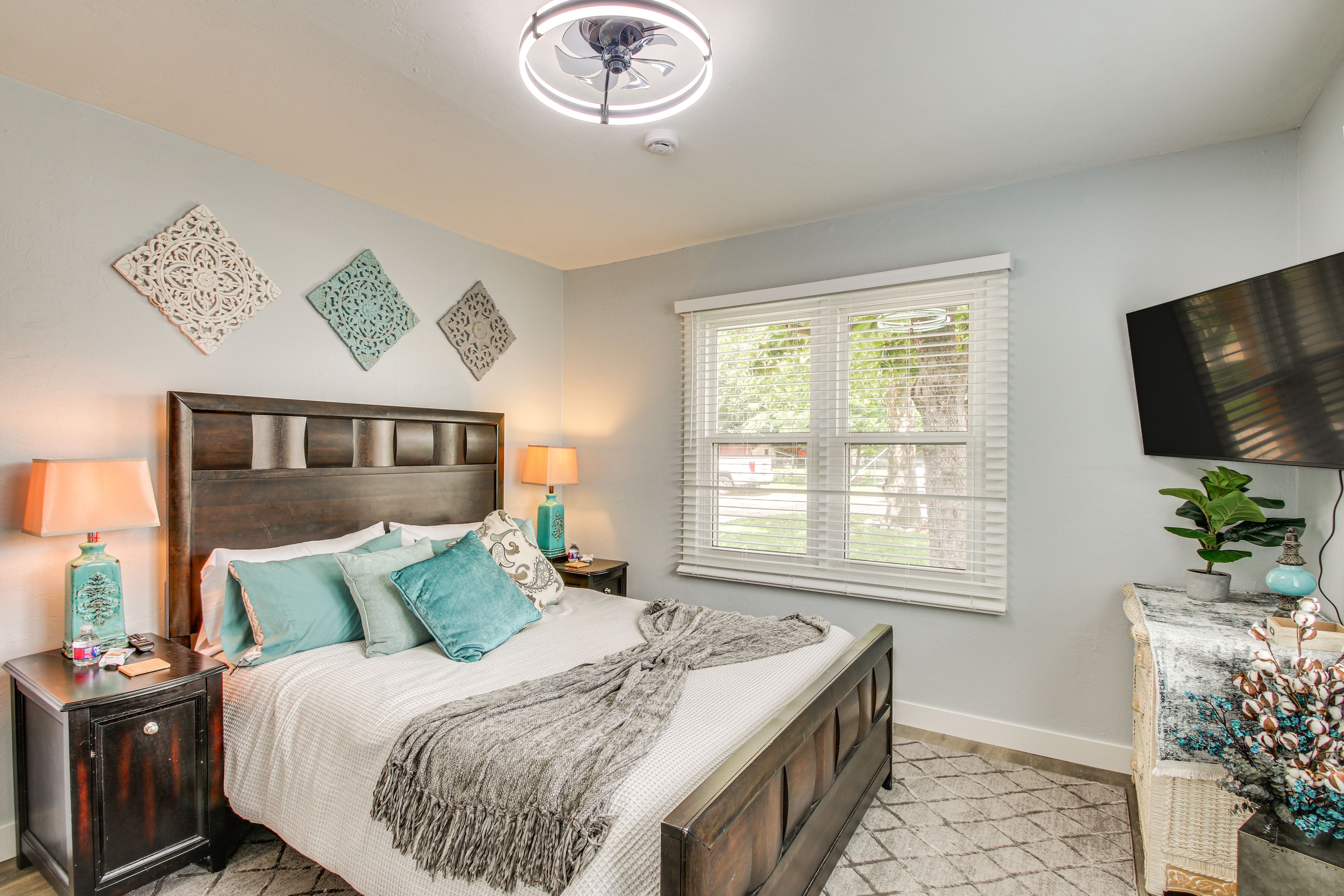 Bedroom 3 | Queen Bed