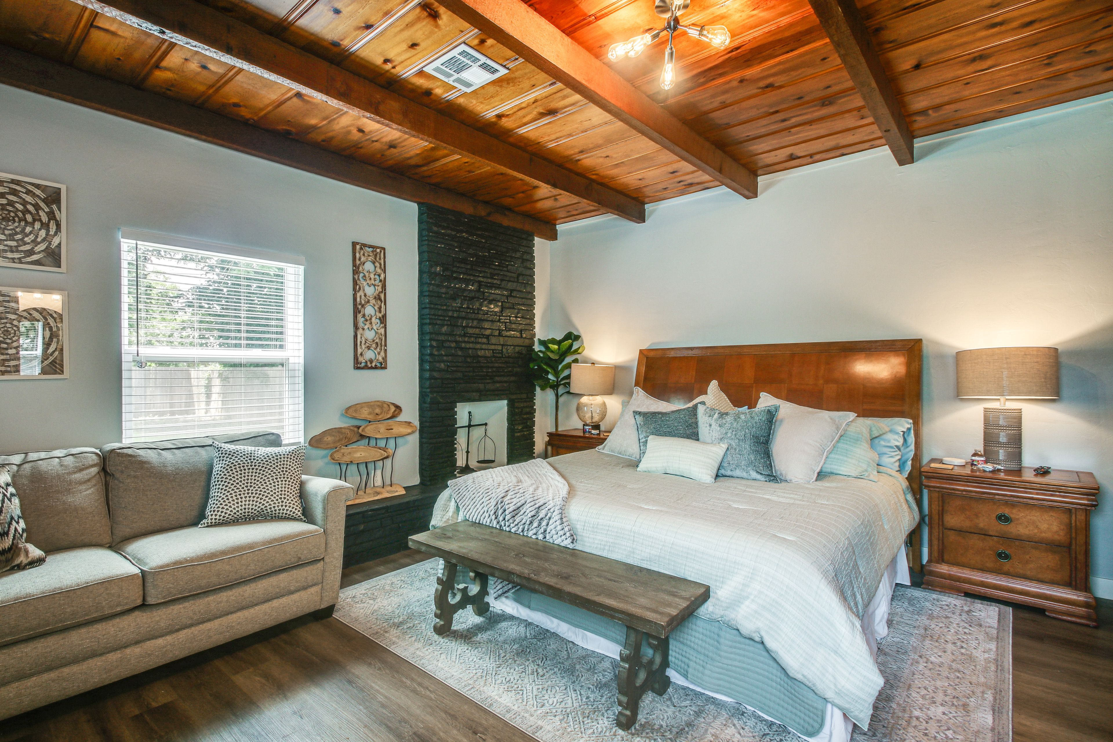 Bedroom 1 | King Bed