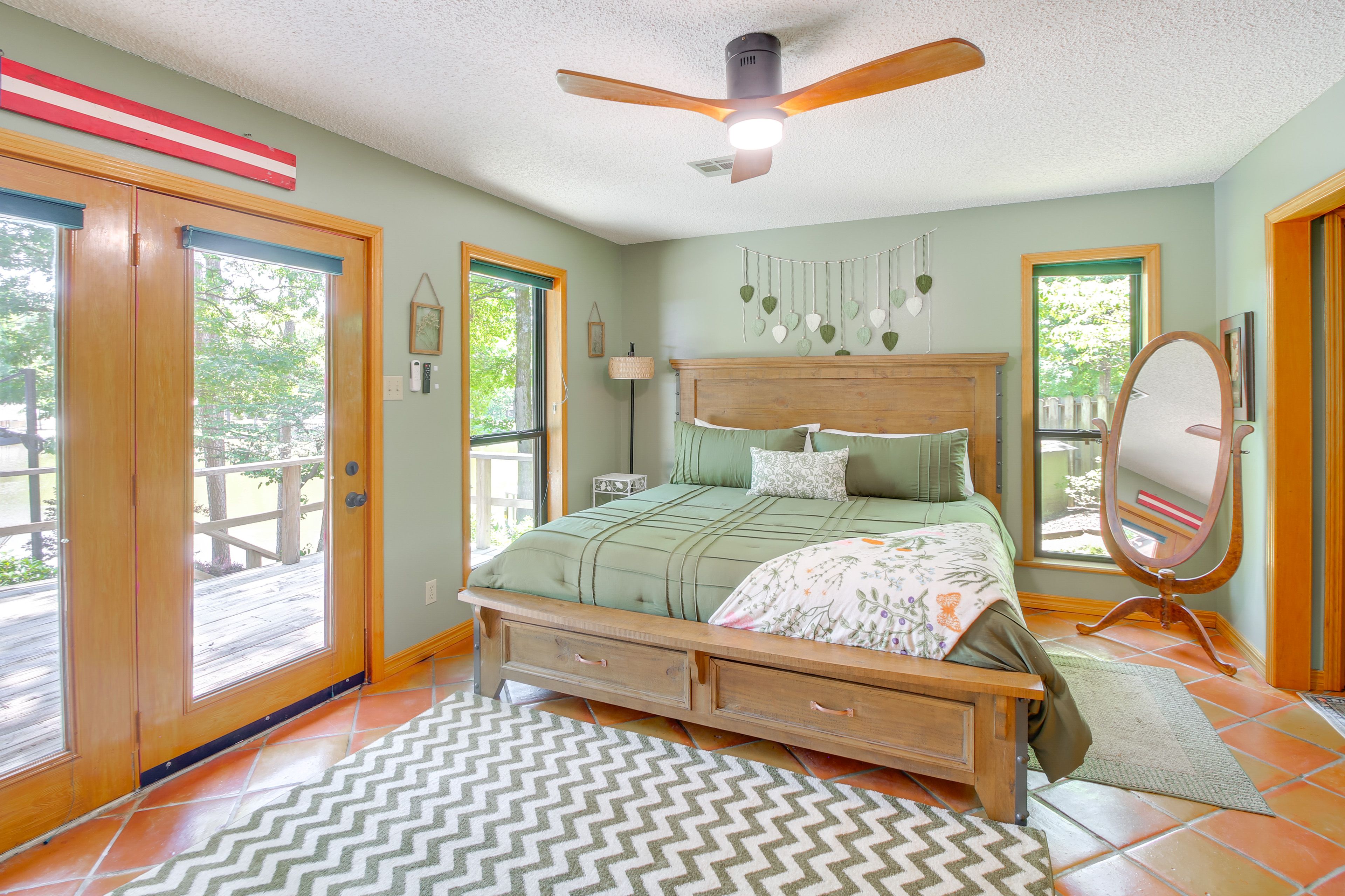 Bedroom 1 | King Bed
