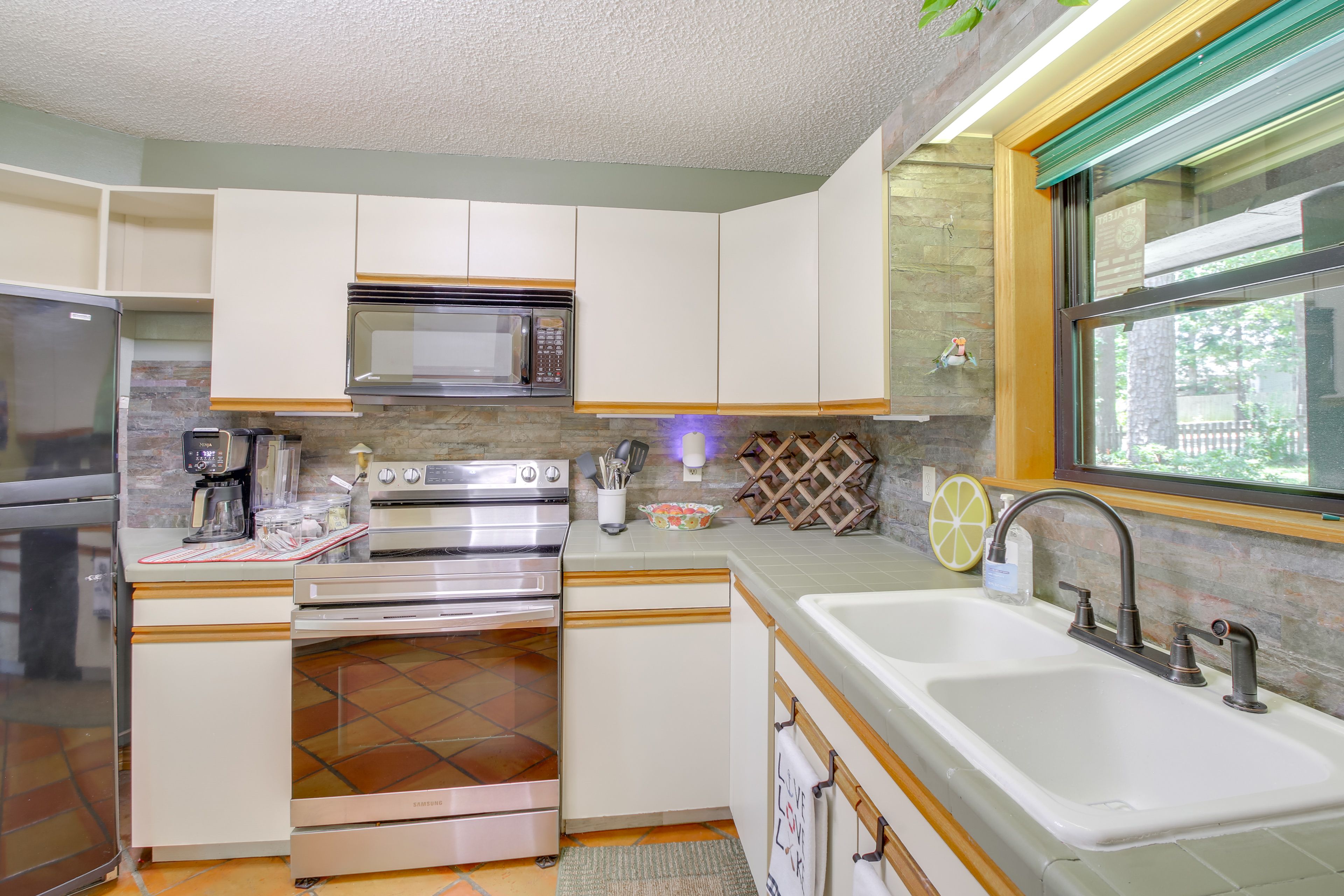 Kitchen | Drip Coffee Maker | Espresso Machine | Dishwasher | Blender