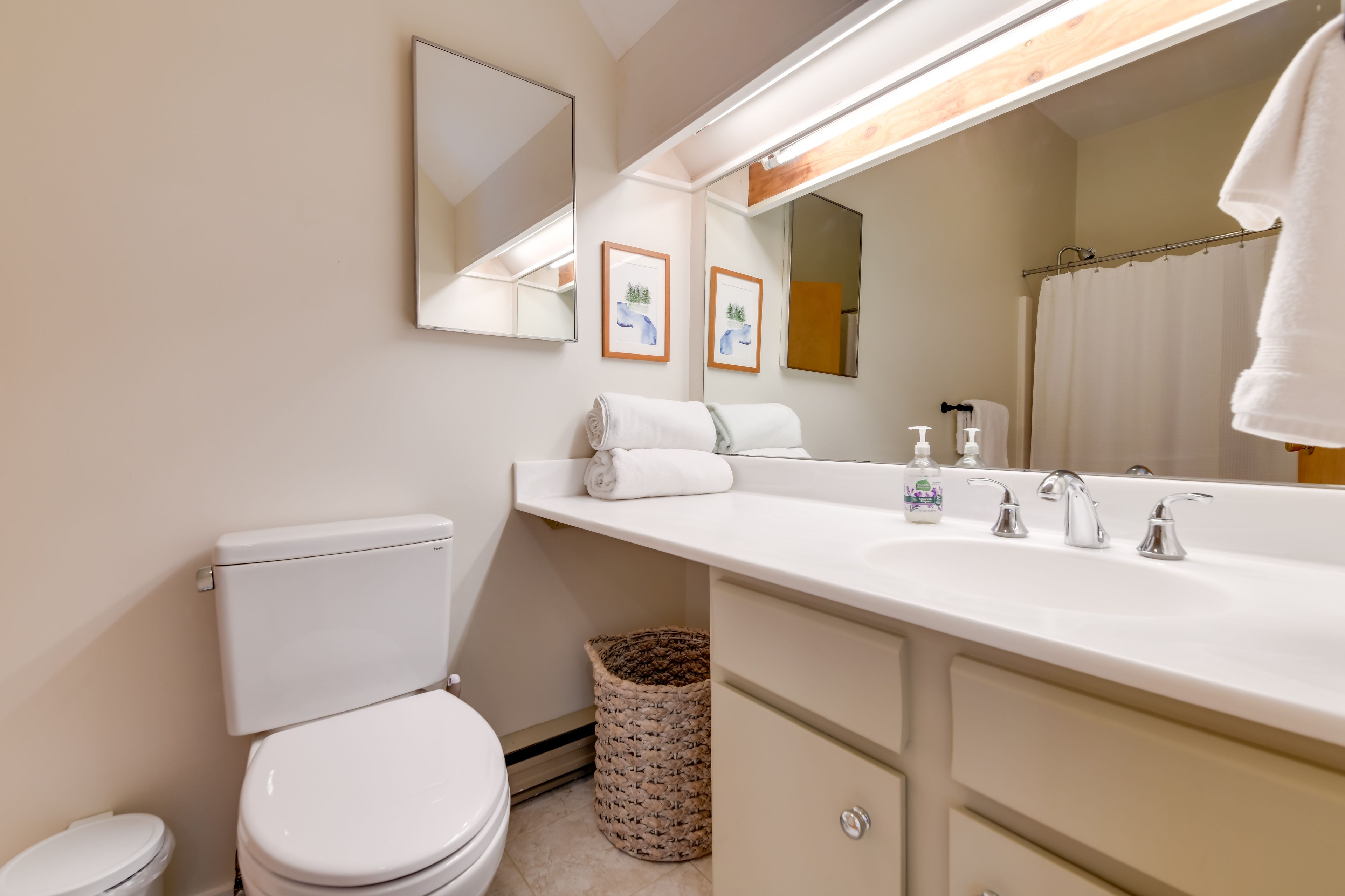 Full Bathroom | 2nd Floor