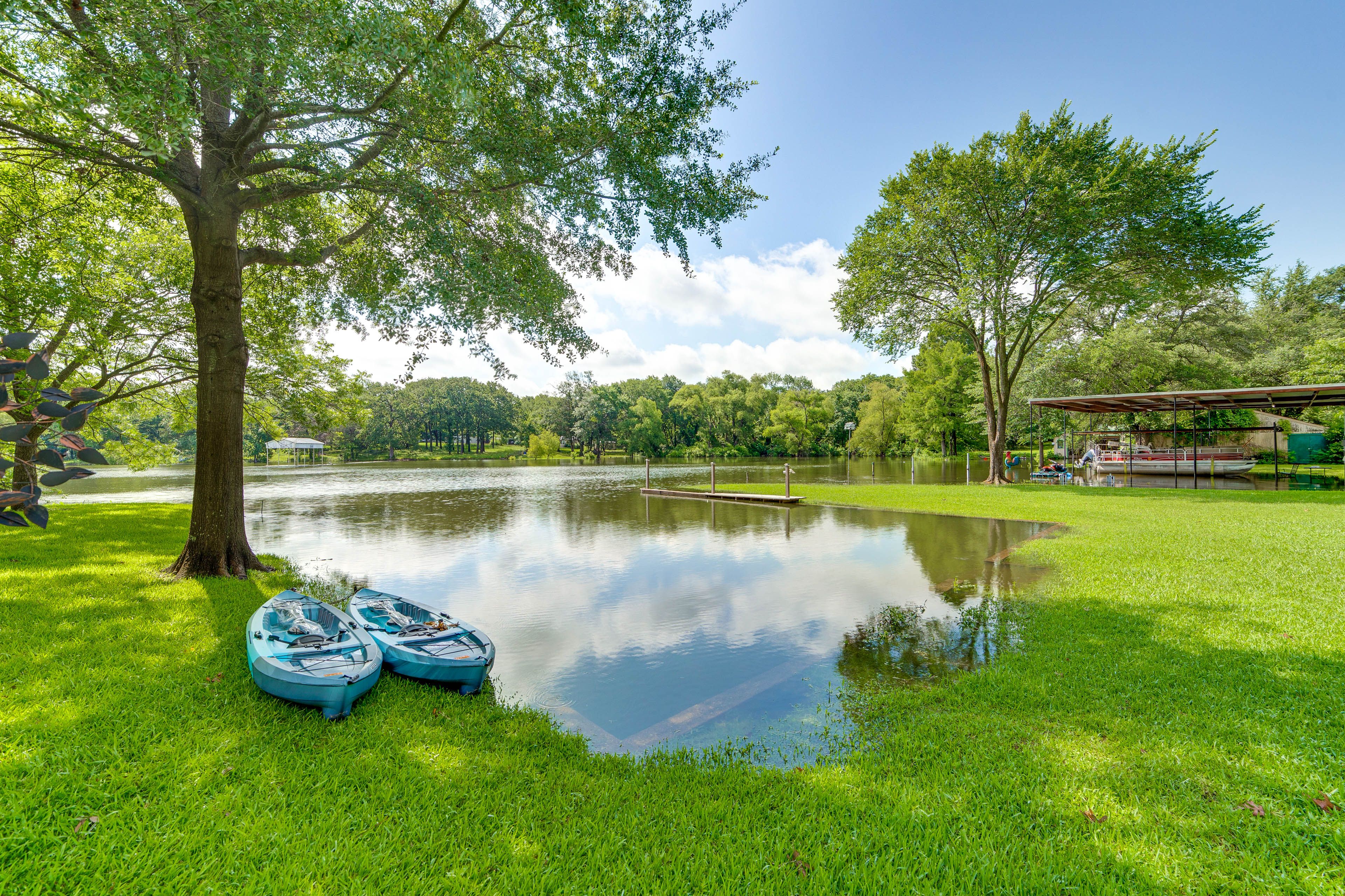 Wills Point Vacation Rental | 2BR | 2BA | 1,750 Sq Ft | 2 Steps to Enter