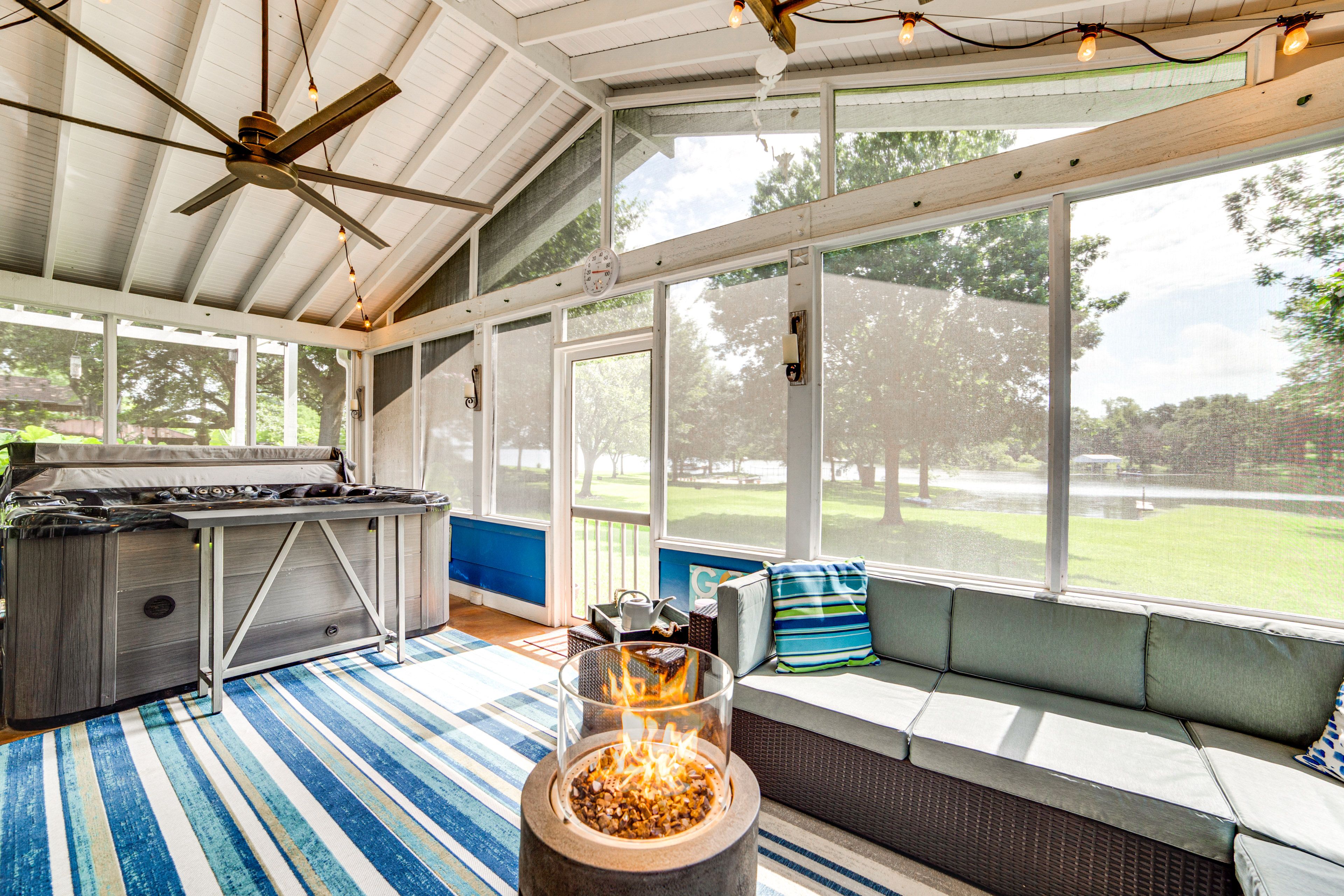 Screened Porch | Fire Pit | Hot Tub