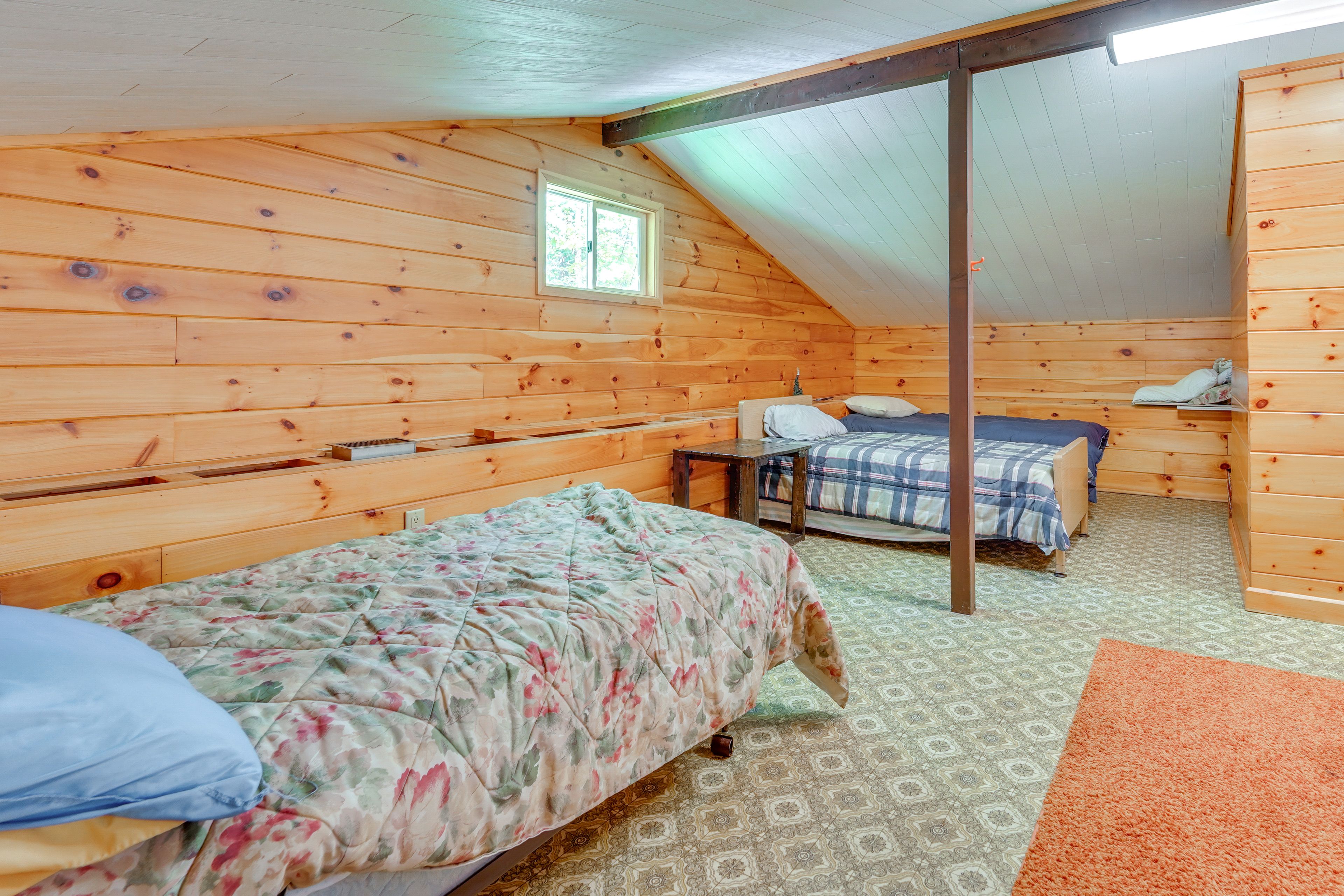 Loft 1 | 5 Twin Beds | 2nd Floor