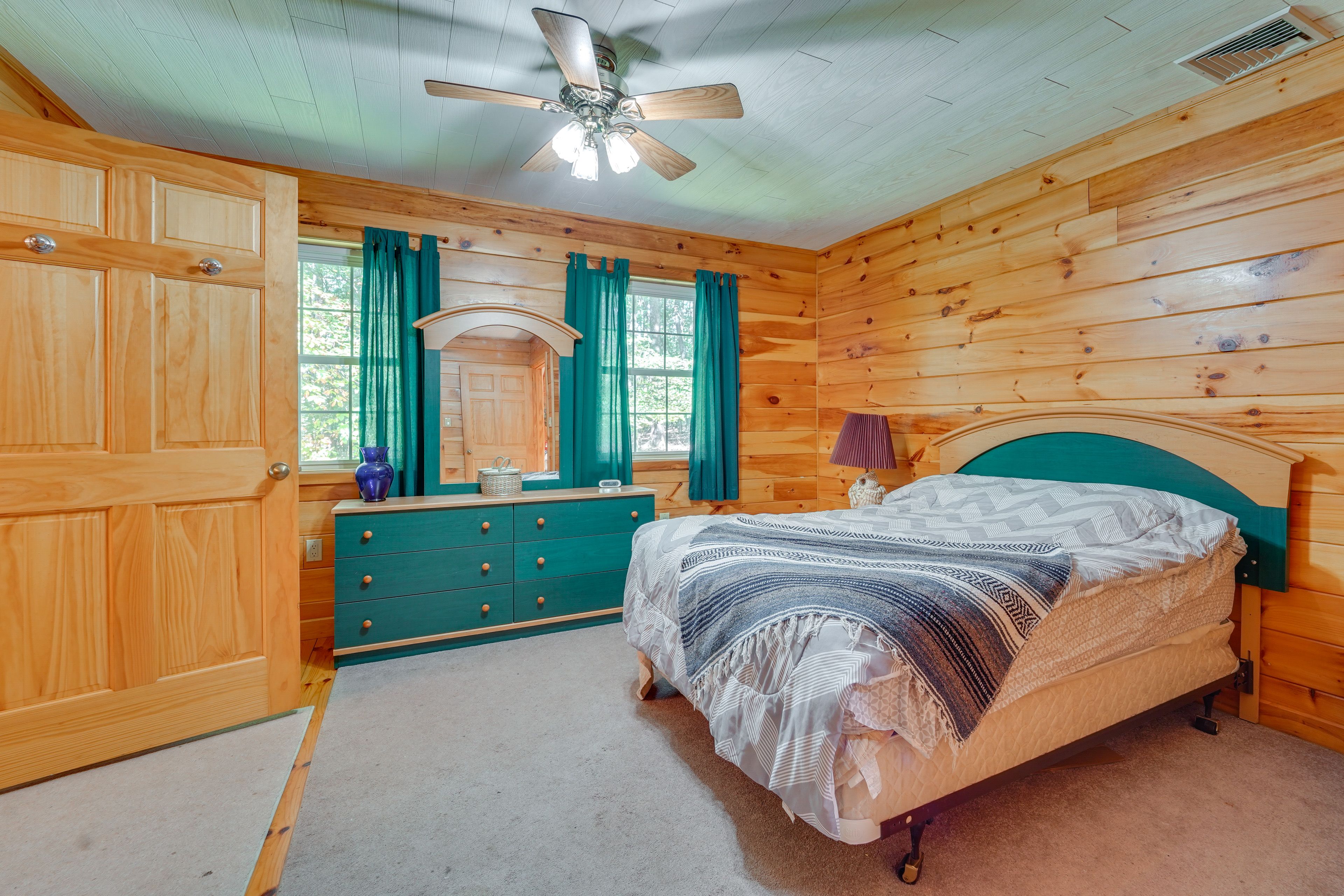 Bedroom 1 | Full Bed | Linens Provided | 1st Floor