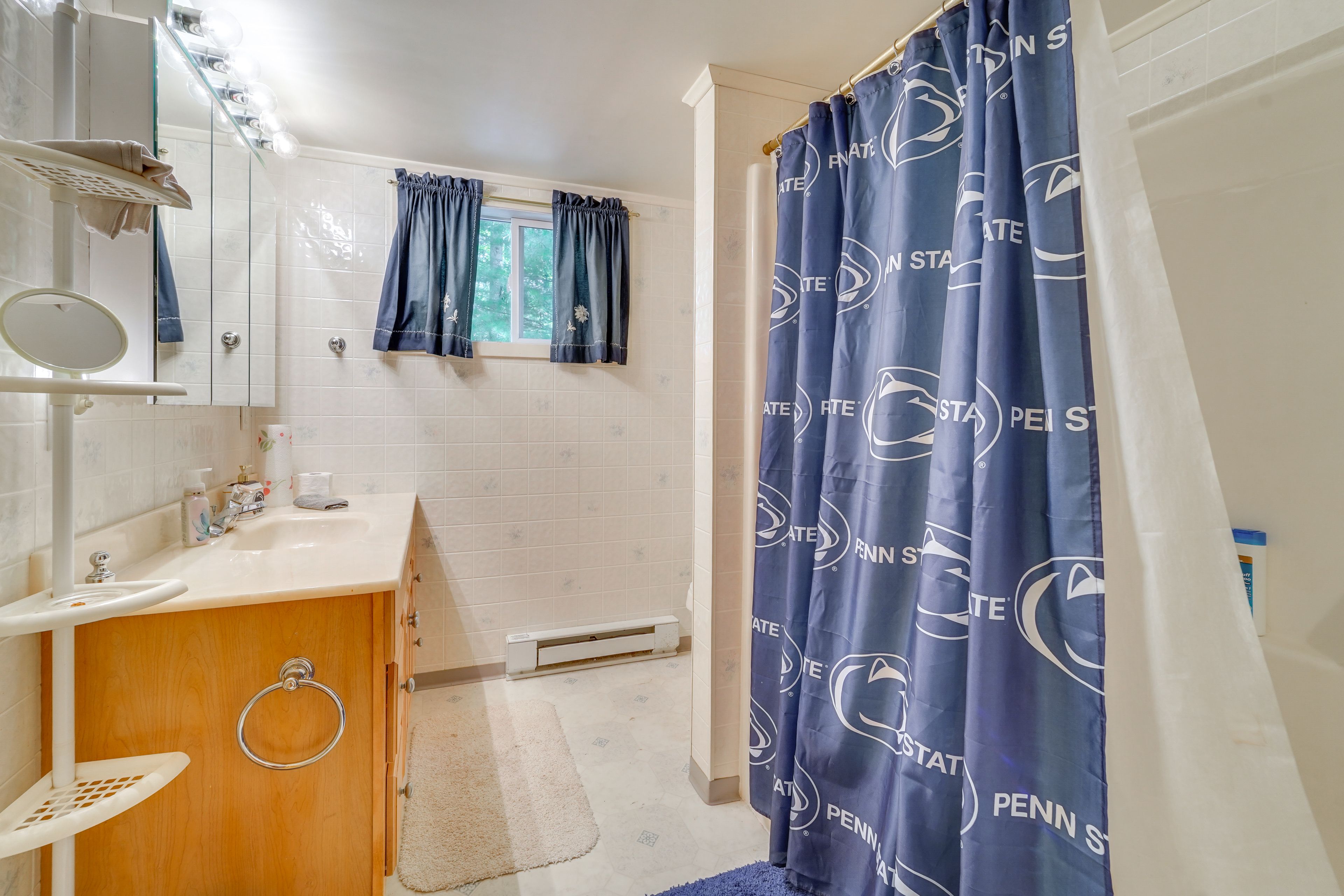 Bathroom | 1st Floor