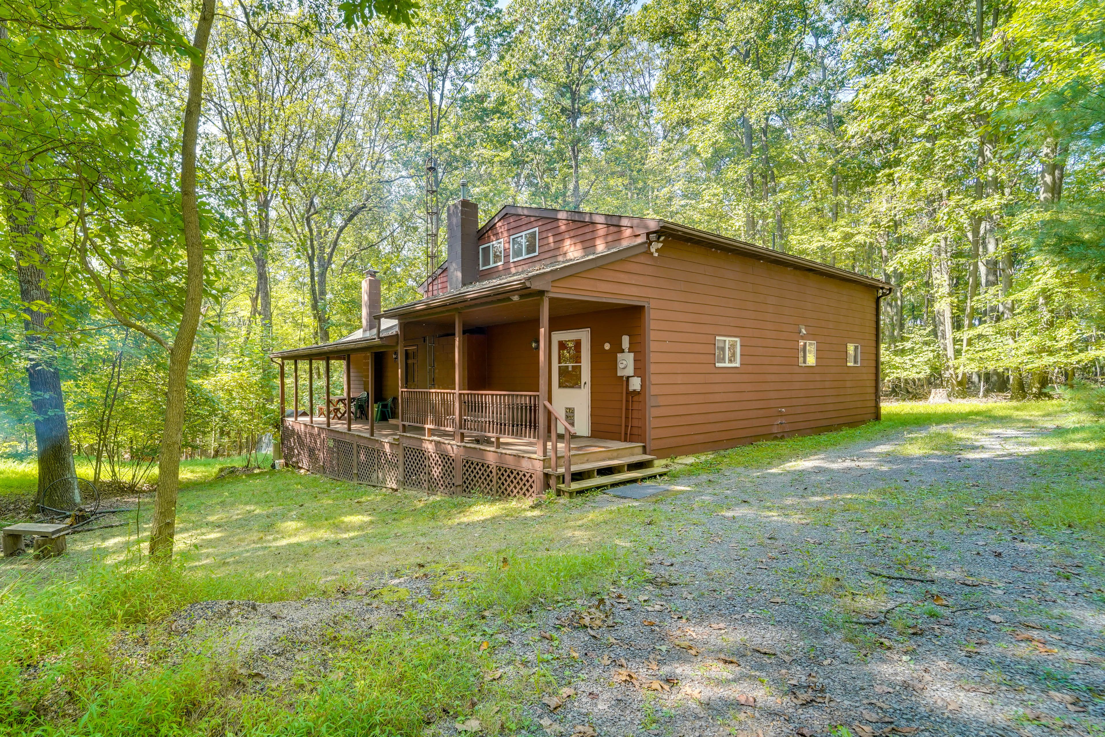 Exterior | Gravel Driveway (2 Vehicles)