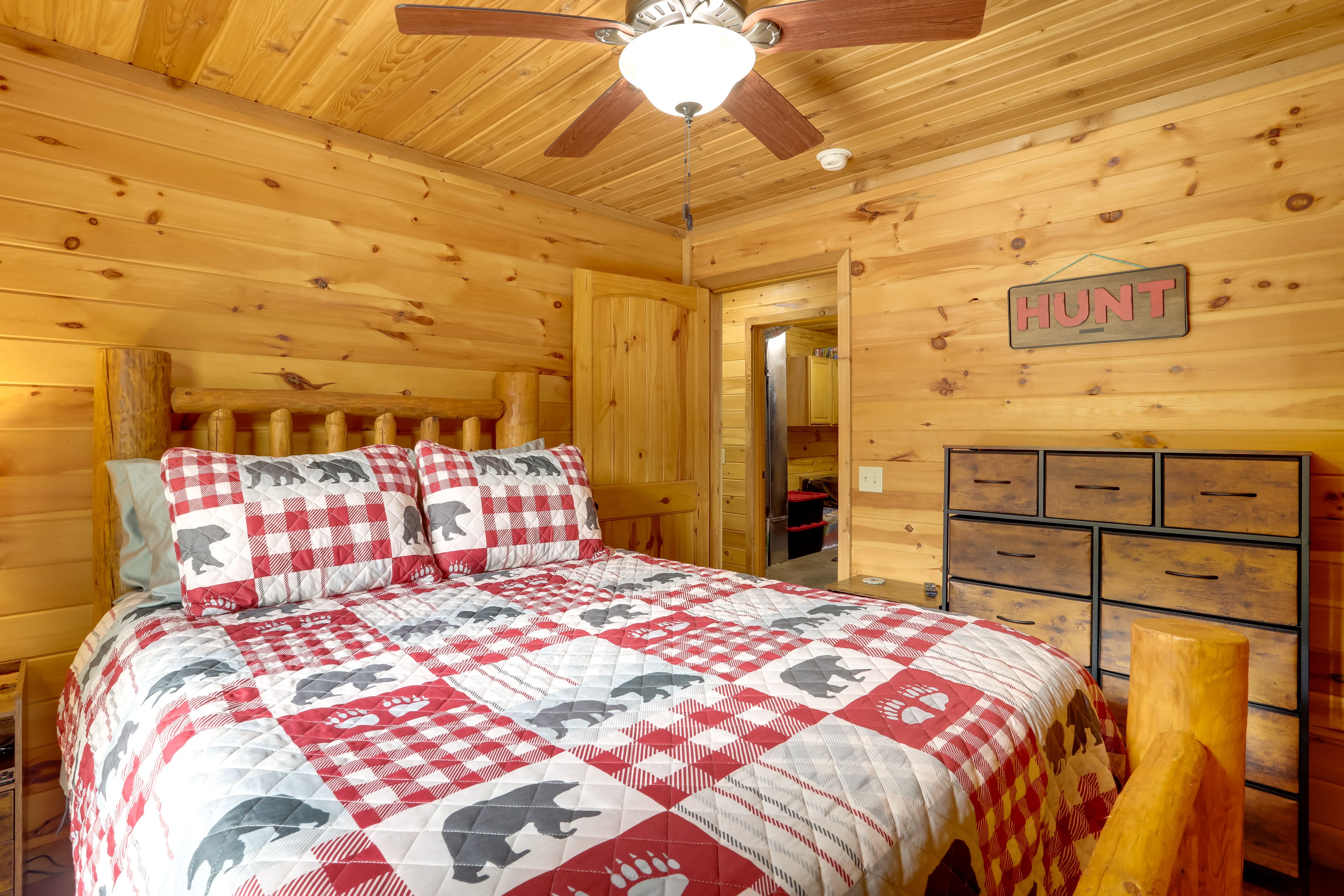 Bedroom 1 | Queen Bed | 1st Floor