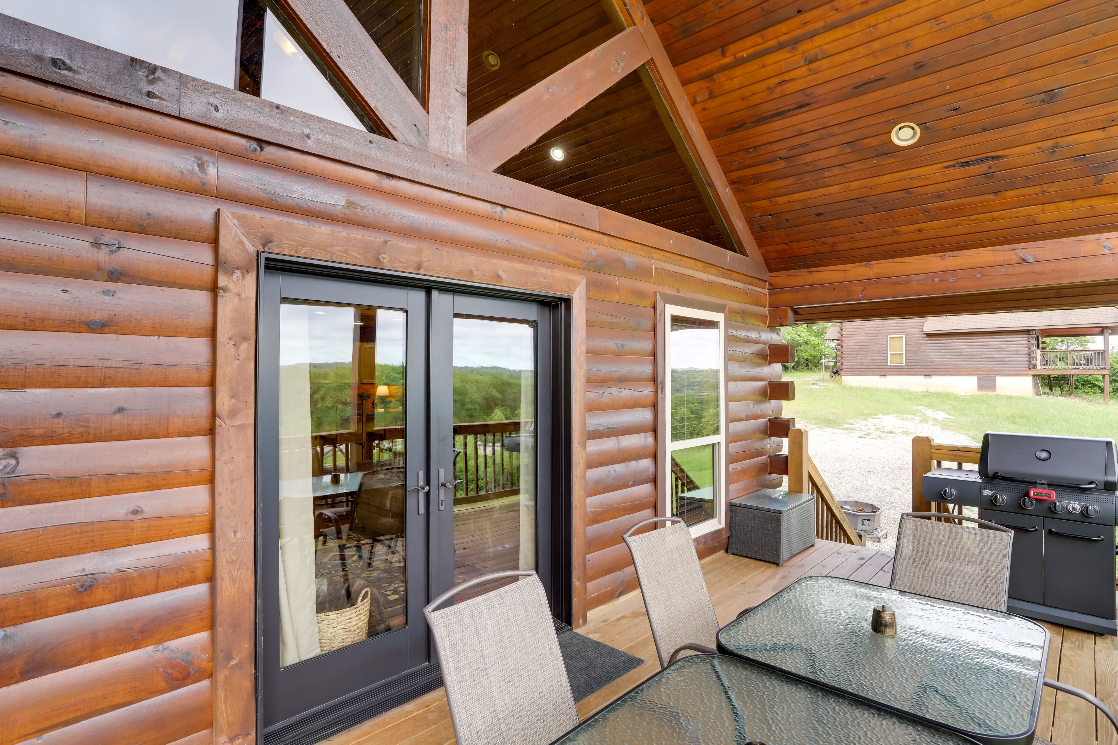 Deck | Outdoor Dining Area | Gas Grill | 1st Floor