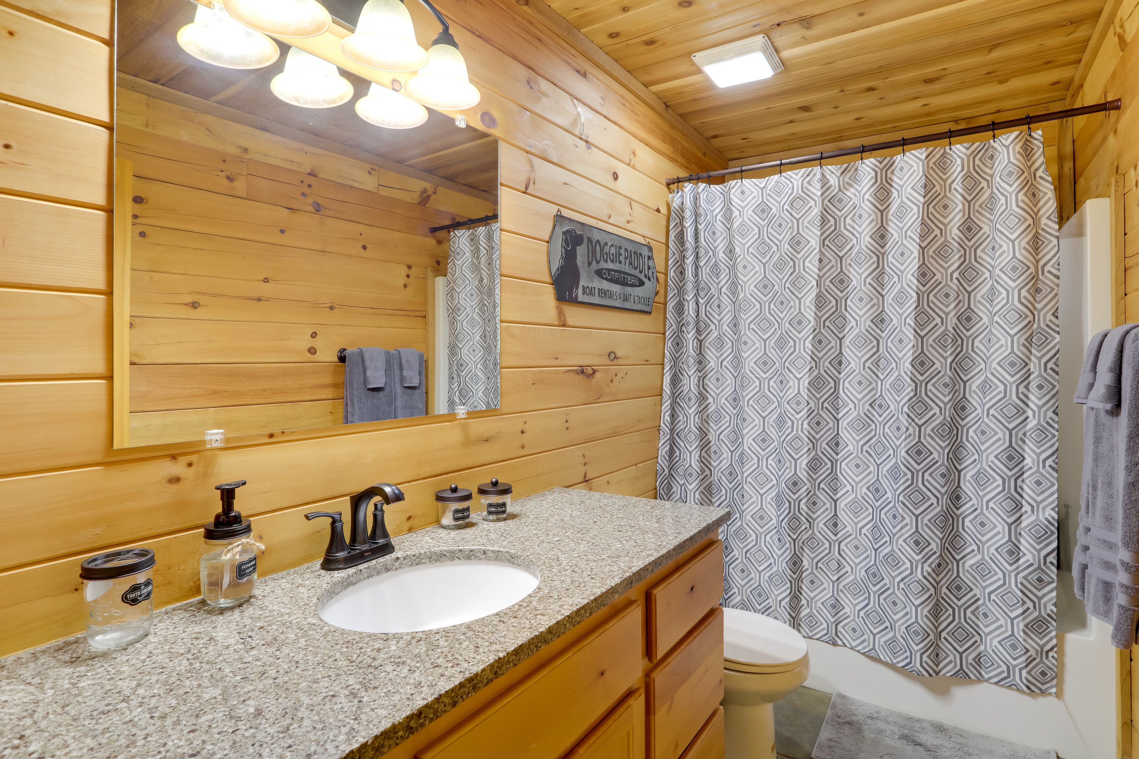 Full Bathroom | 1st Floor