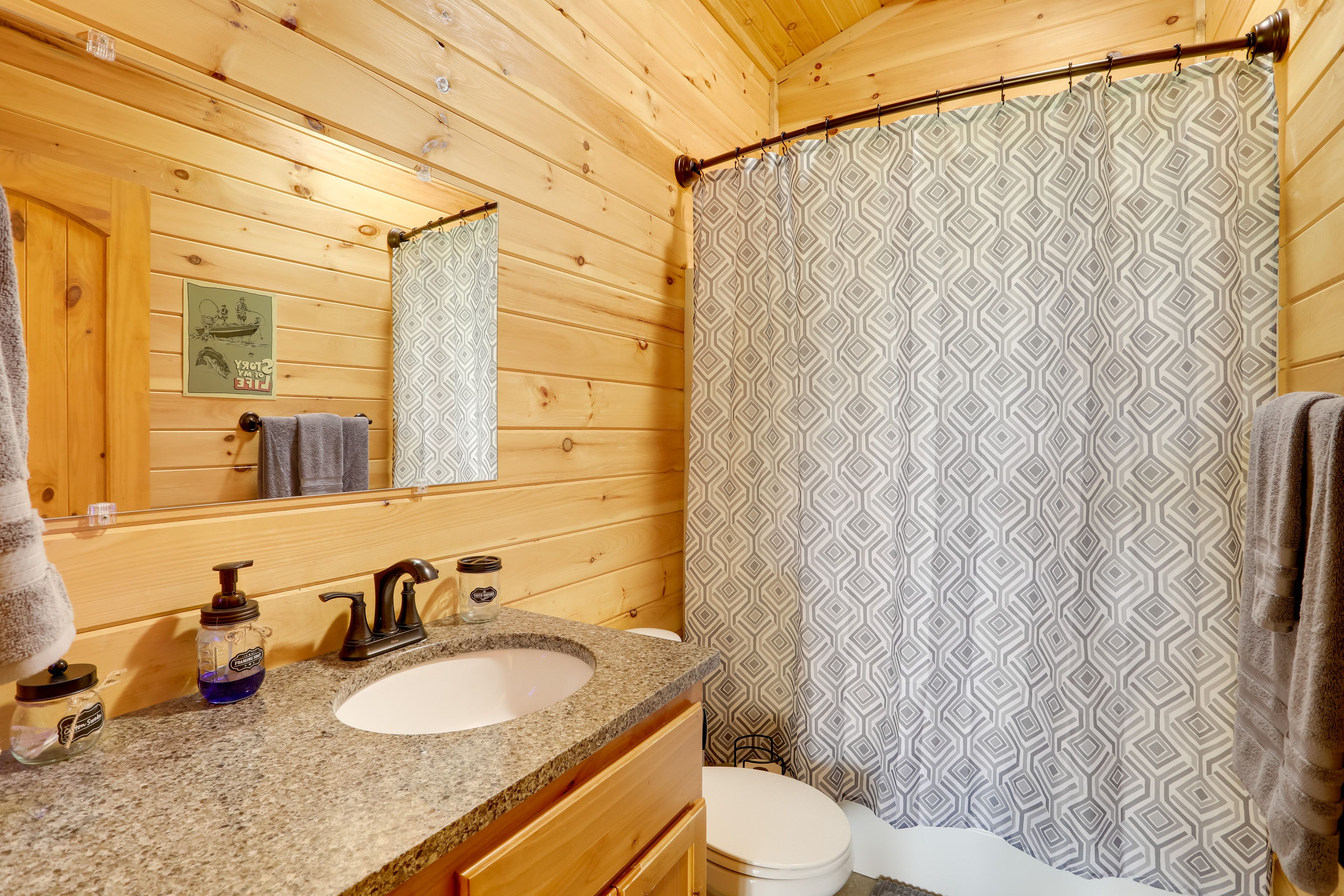Full Bathroom | 2nd Floor