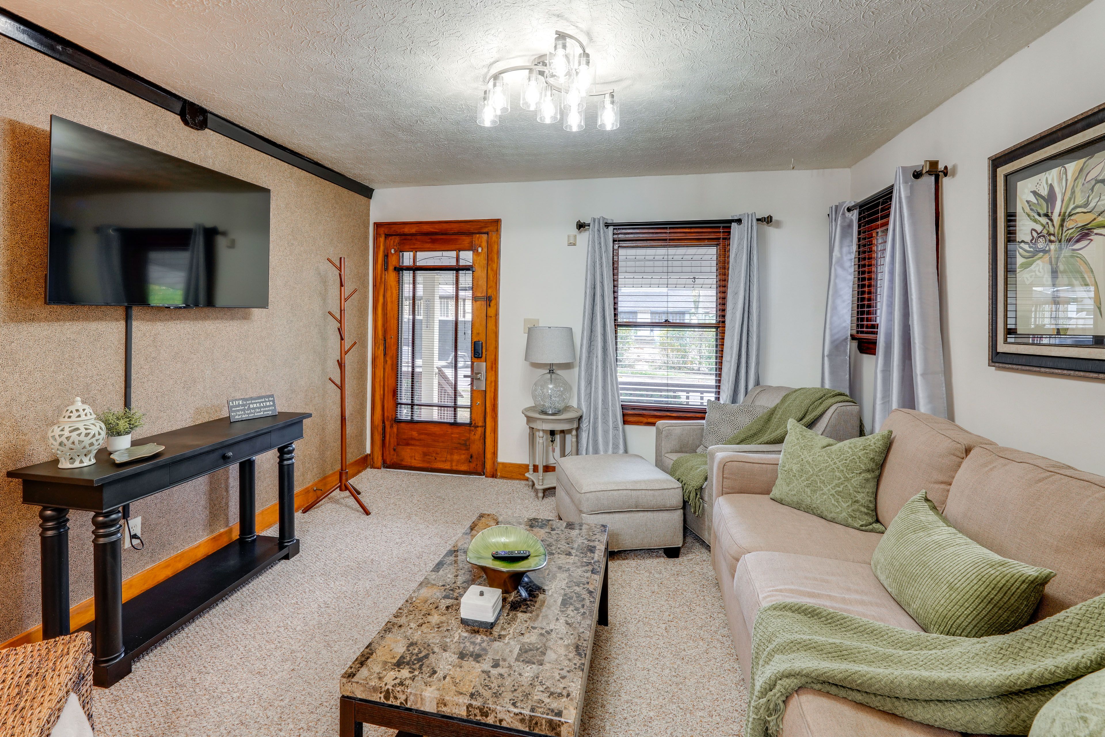 Akron Vacation Rental | 2BR | 1BA | 880 Sq Ft | 5 Steps Required