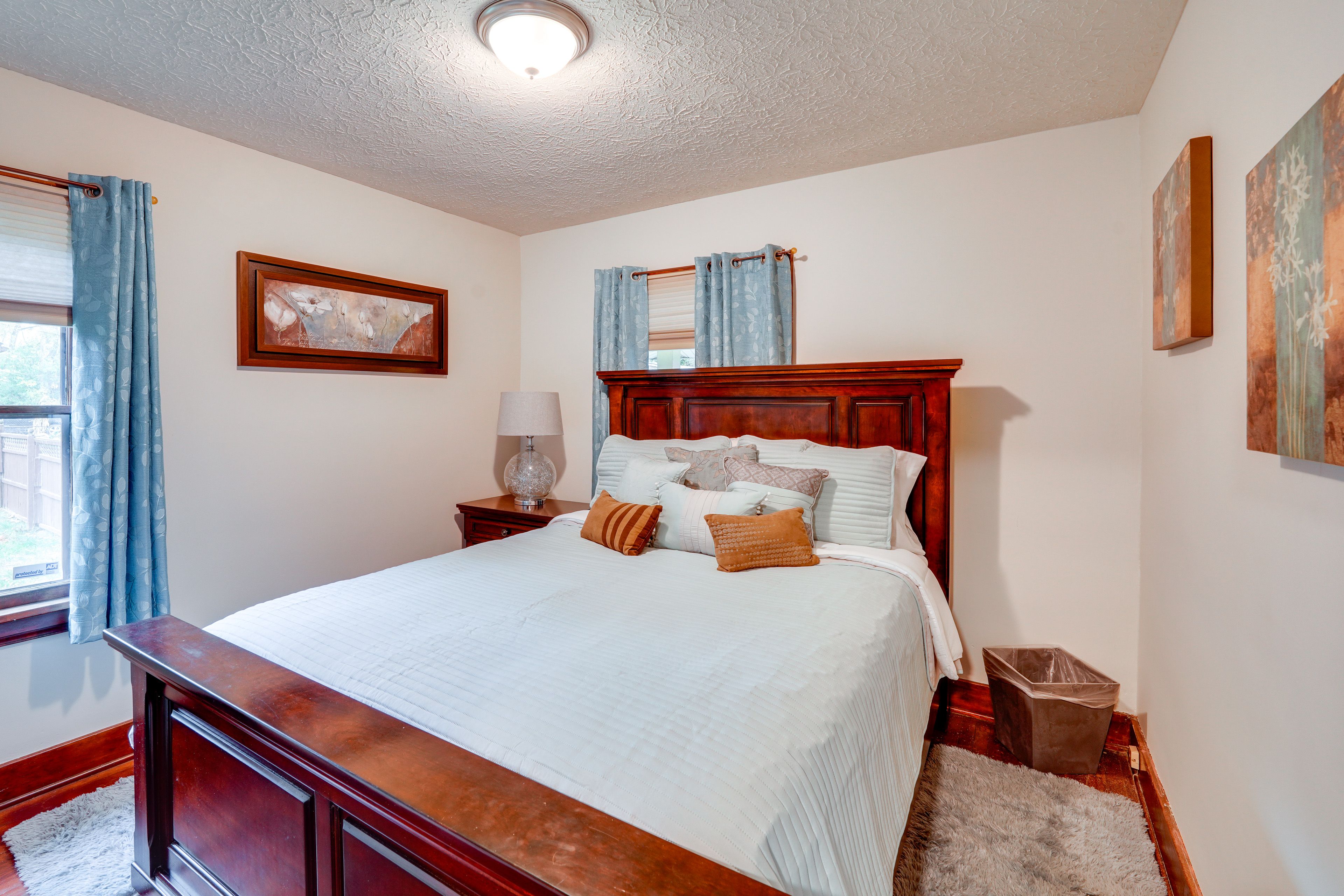 Bedroom 1 | Queen Bed | Linens Provided