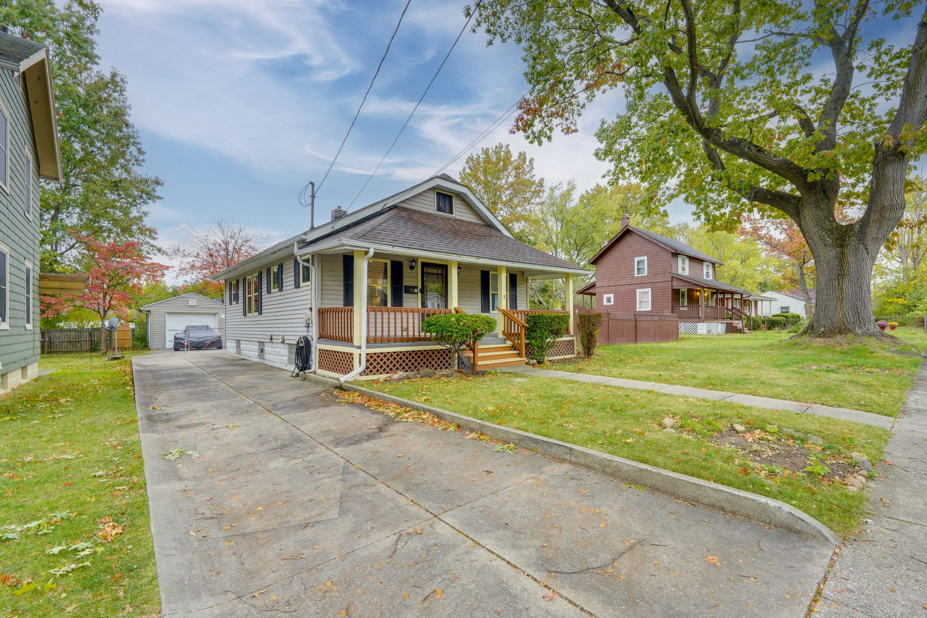 Parking | Driveway (1 Vehicle) | Free Street Parking (First-Come, First-Served)