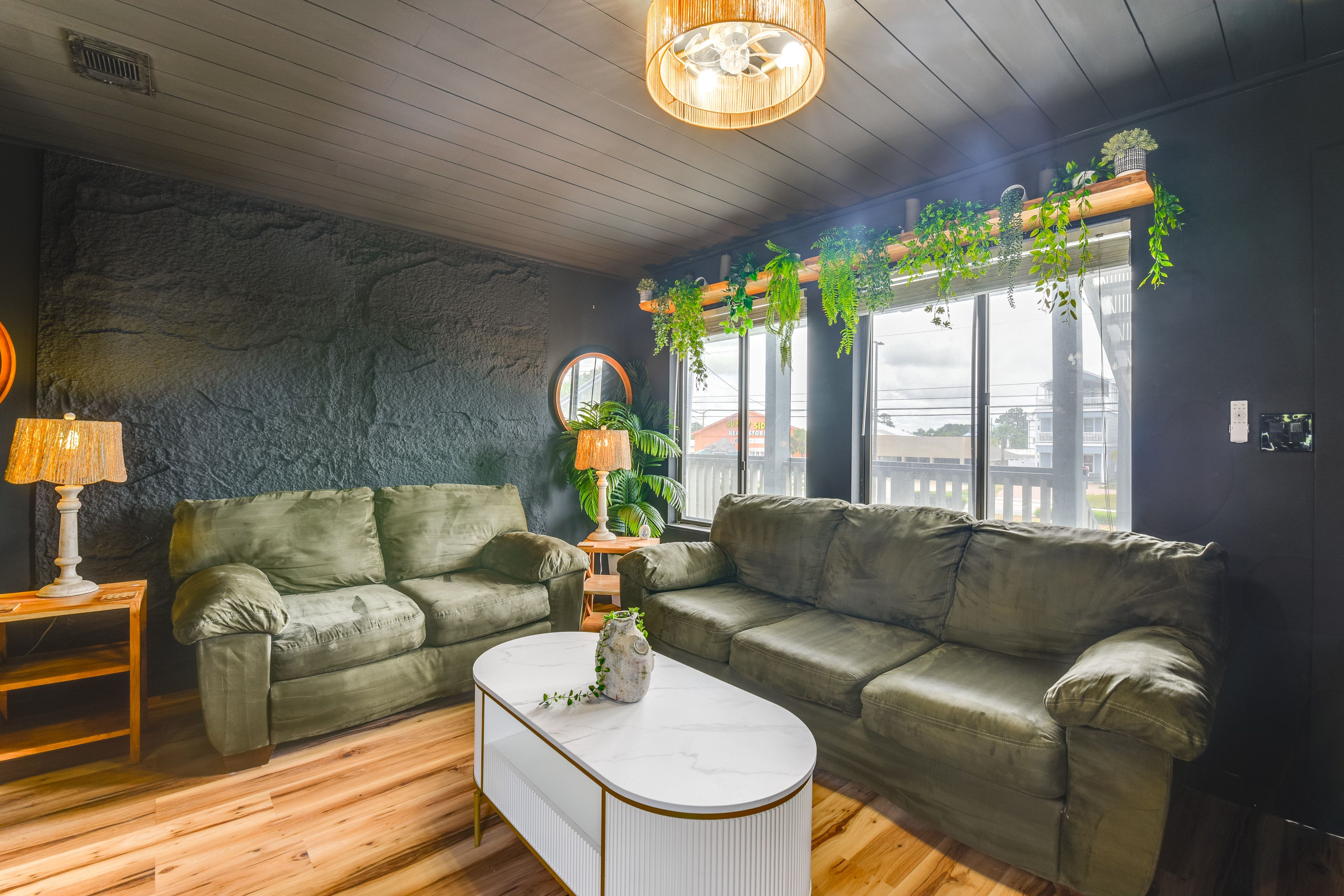 Living Room | Full Sleeper Sofa | Free WiFi | Central A/C & Heat | Smart TV