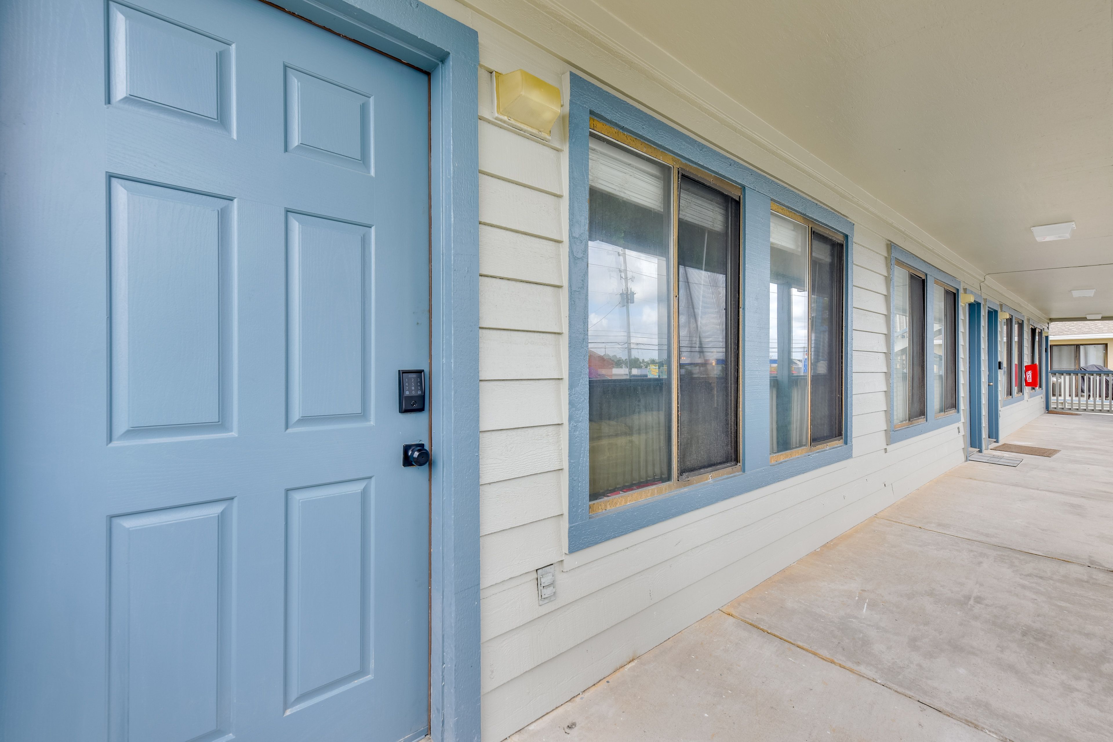 Property Exterior | Single-Story Apartment | 1st-Floor Unit
