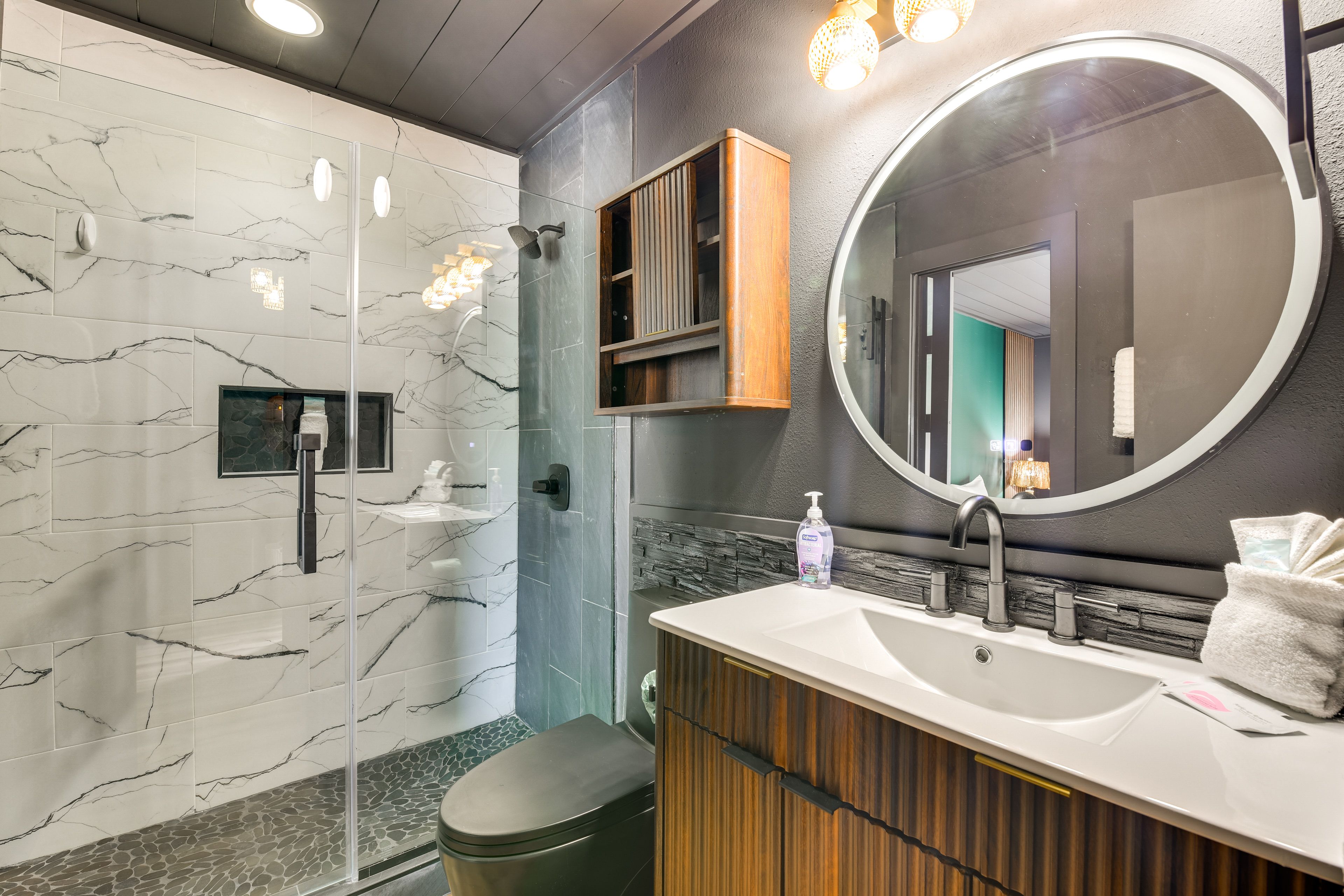 En-Suite Bathroom | Towels Provided | Complimentary Toiletries