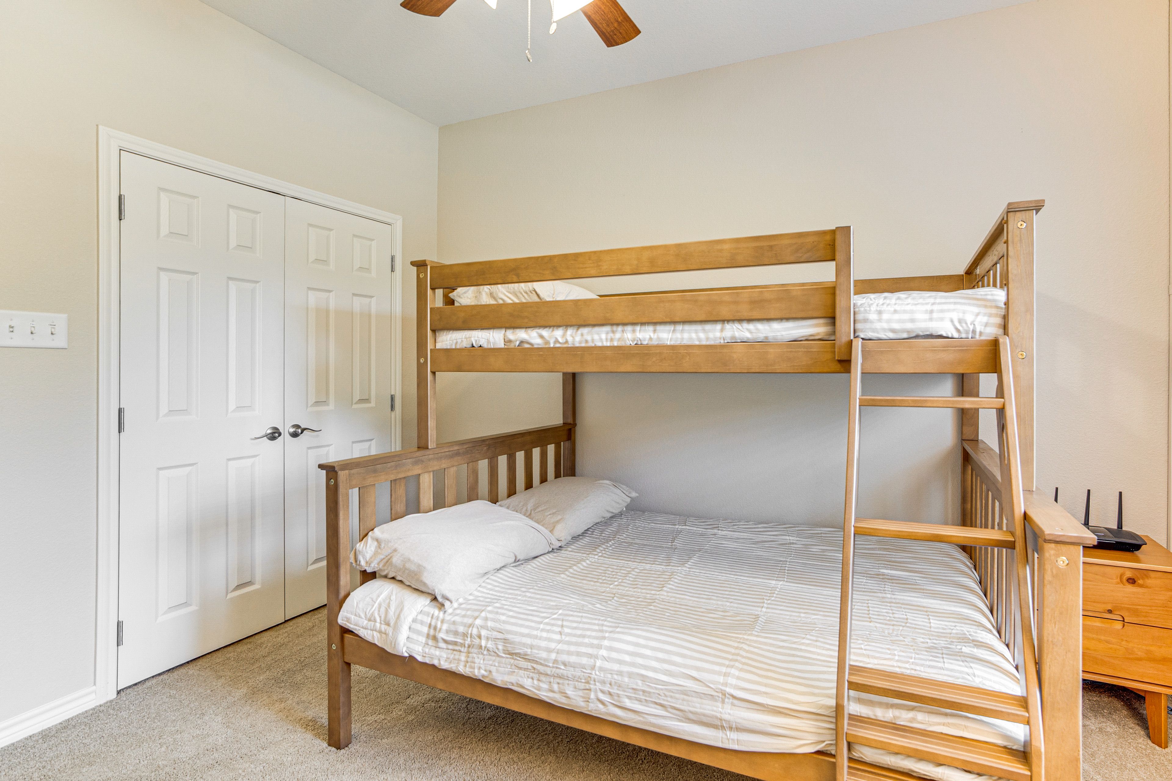 Bedroom 3 | Twin/Full Bunk Bed