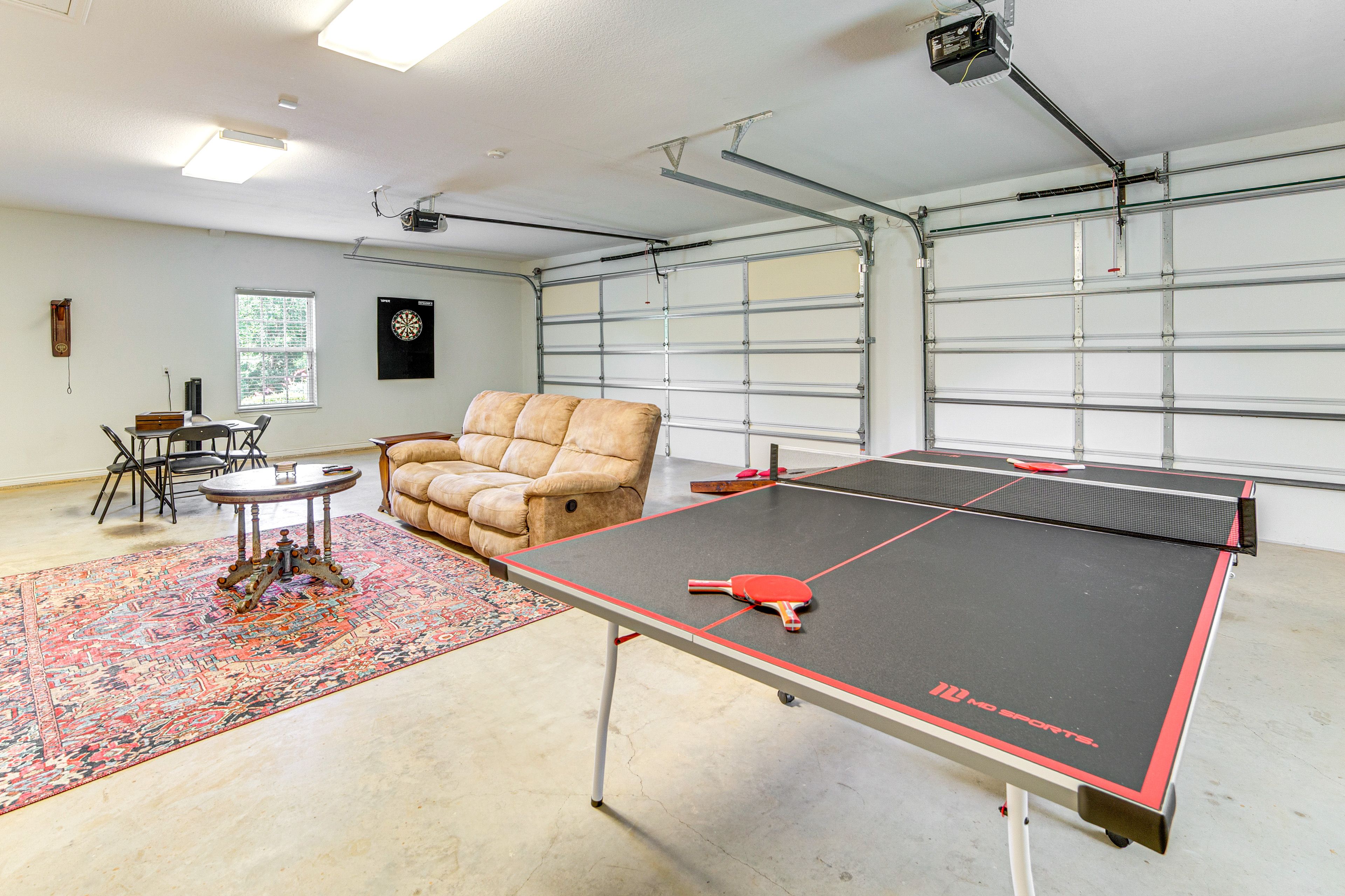 Garage Game Room | Darts | Card Table | Smart TV