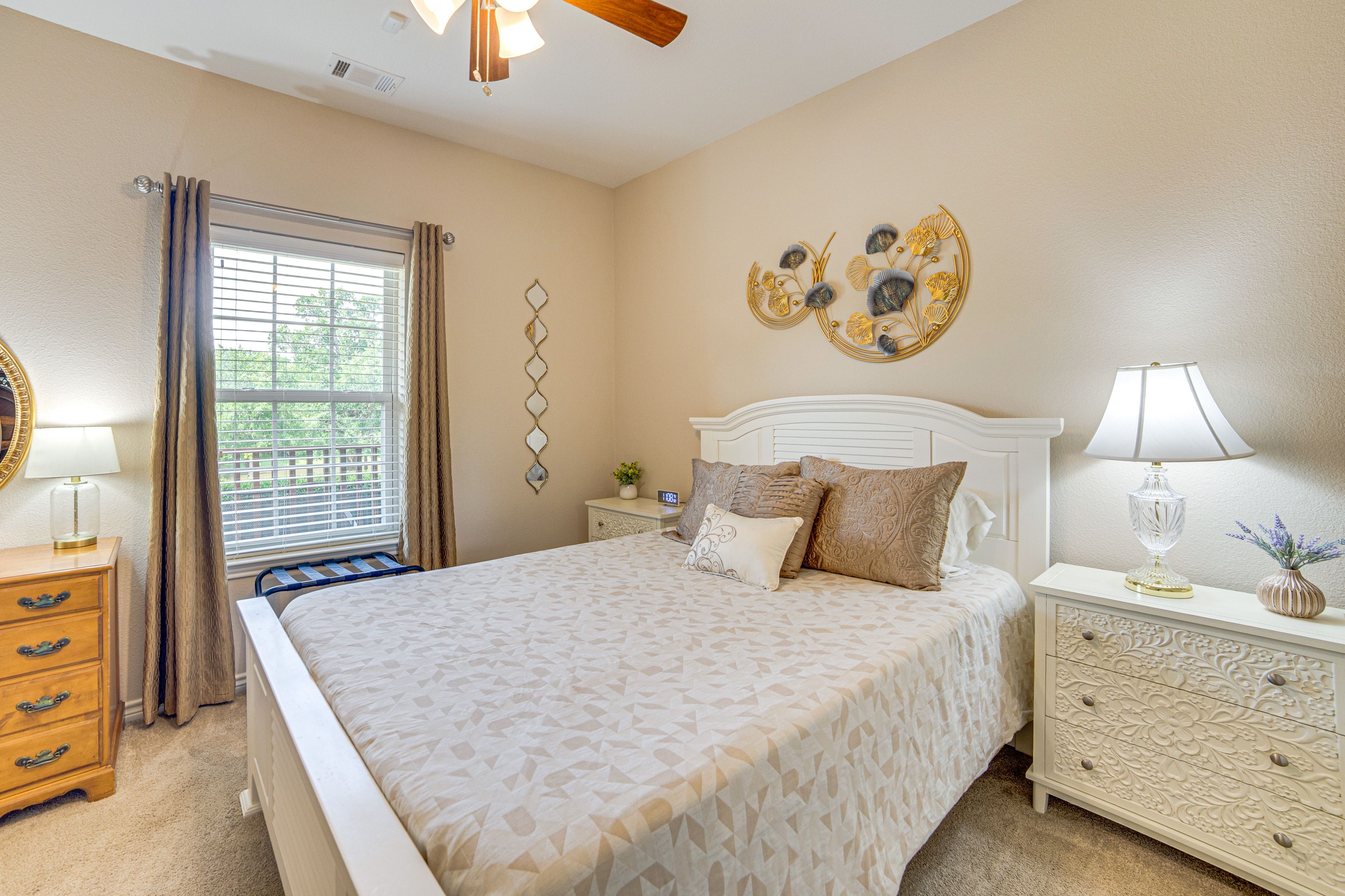 Bedroom 2 | Queen Bed