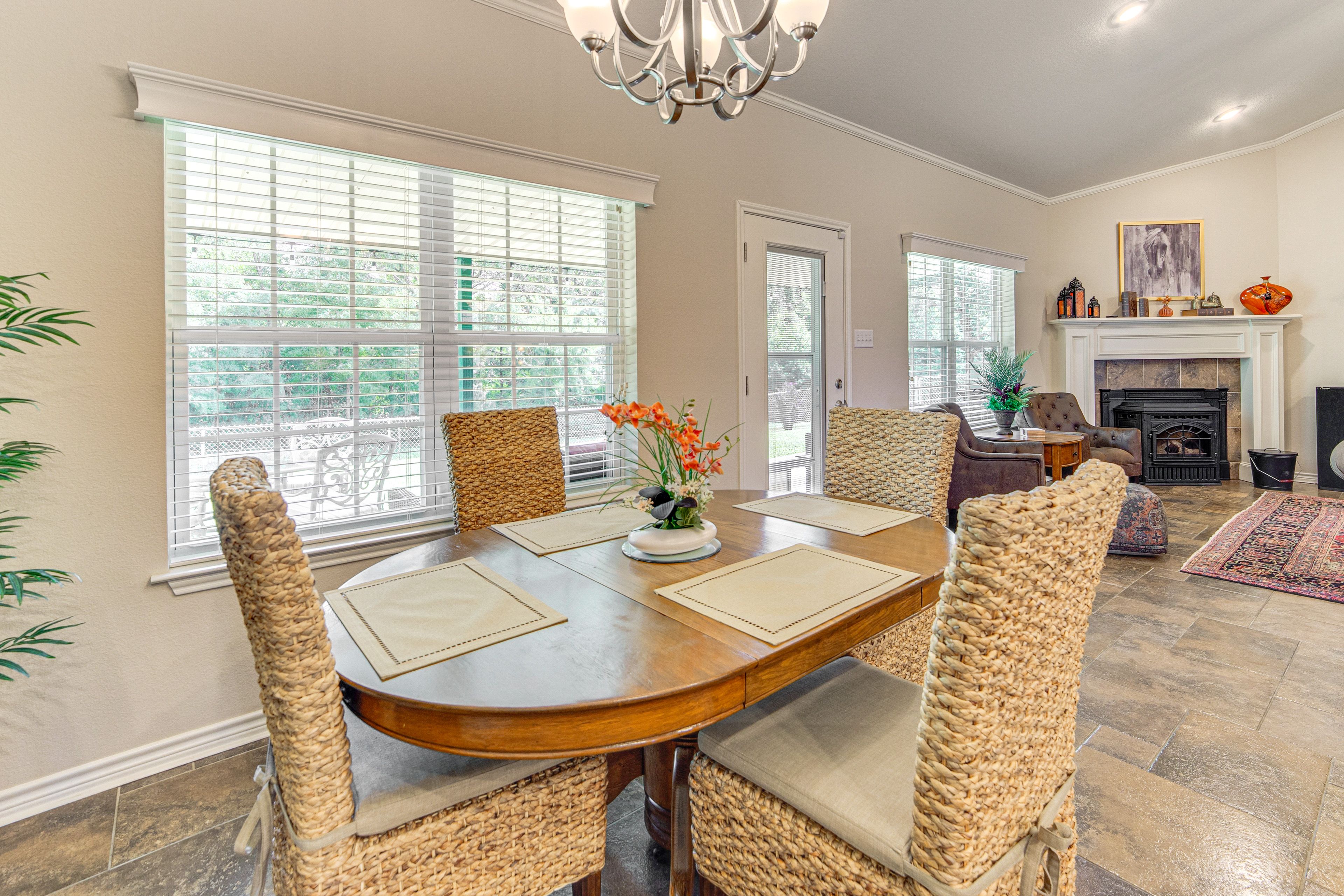 Dining Area | Dishware/Flatware Provided