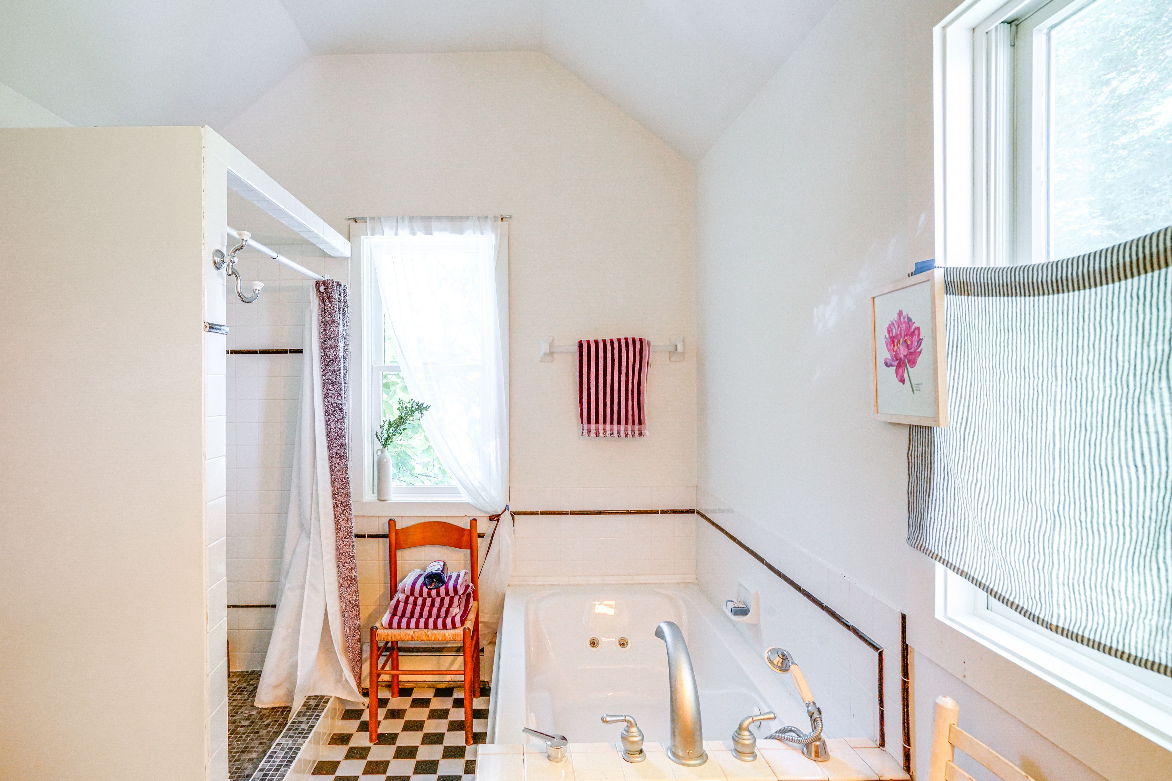 Full Bathroom | 1st Floor