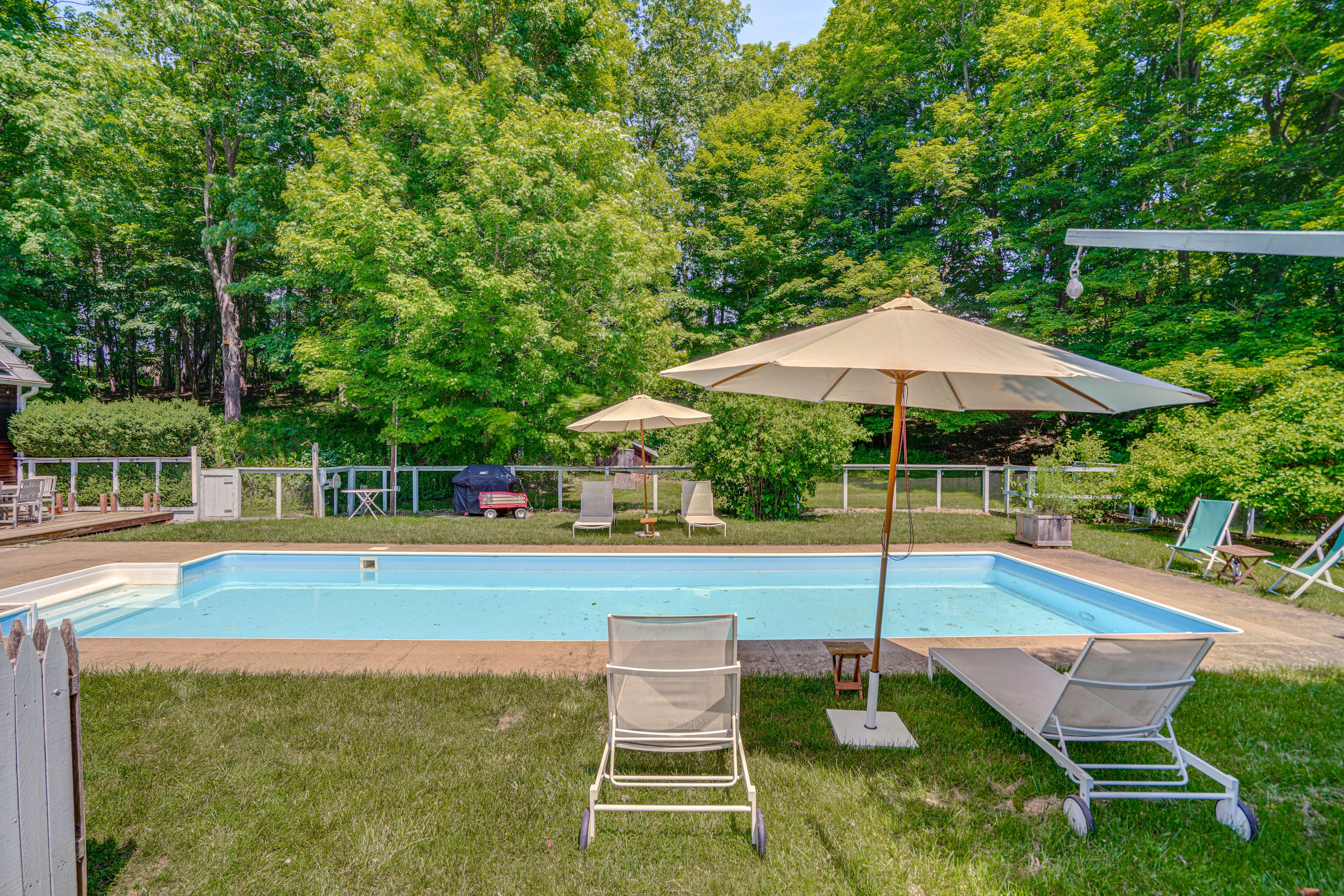Craryville Vacation Rental | 2BR | 2.5BA | 2,200 Sq Ft | 5 Steps to Enter
