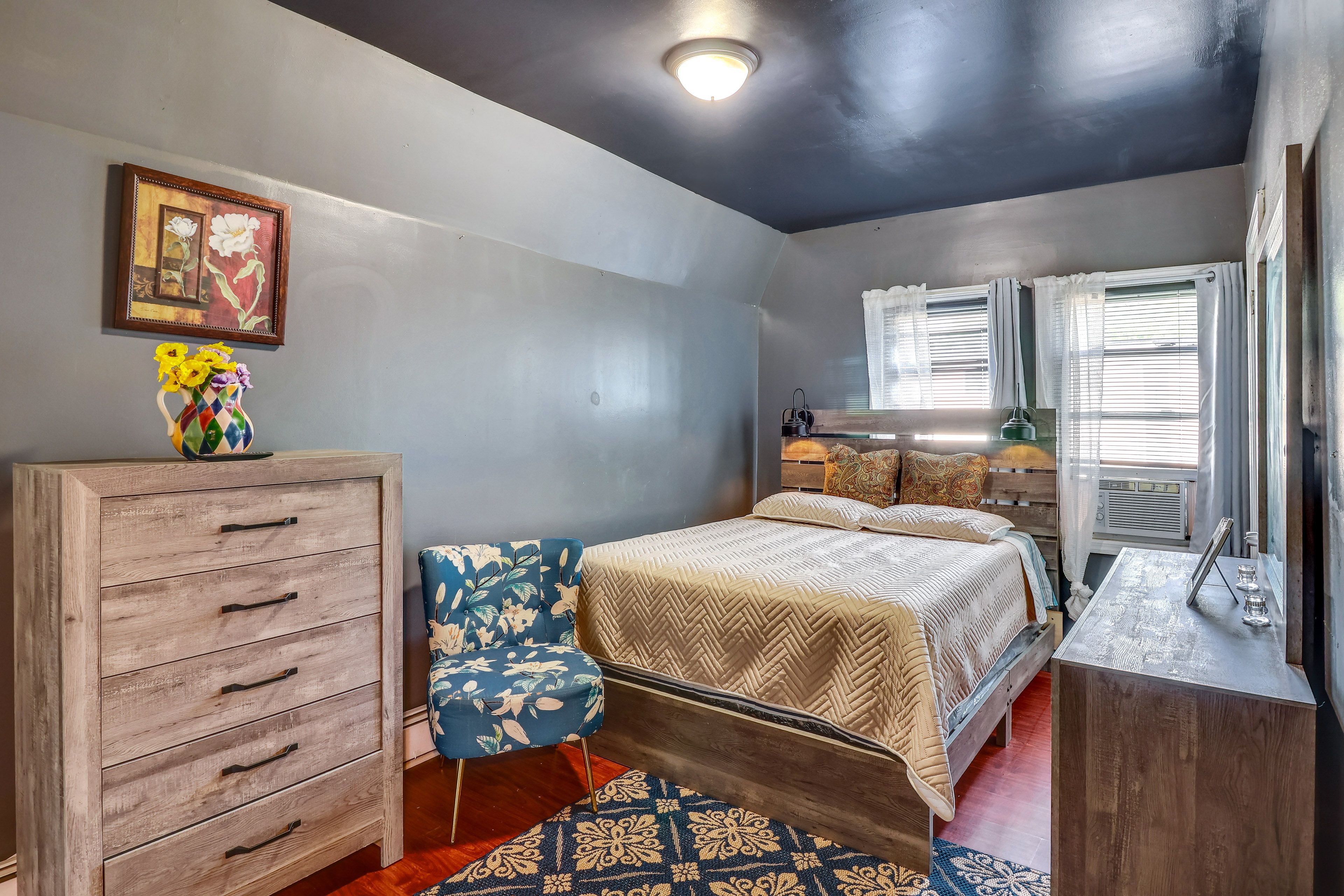 Bedroom 2 | Queen Bed