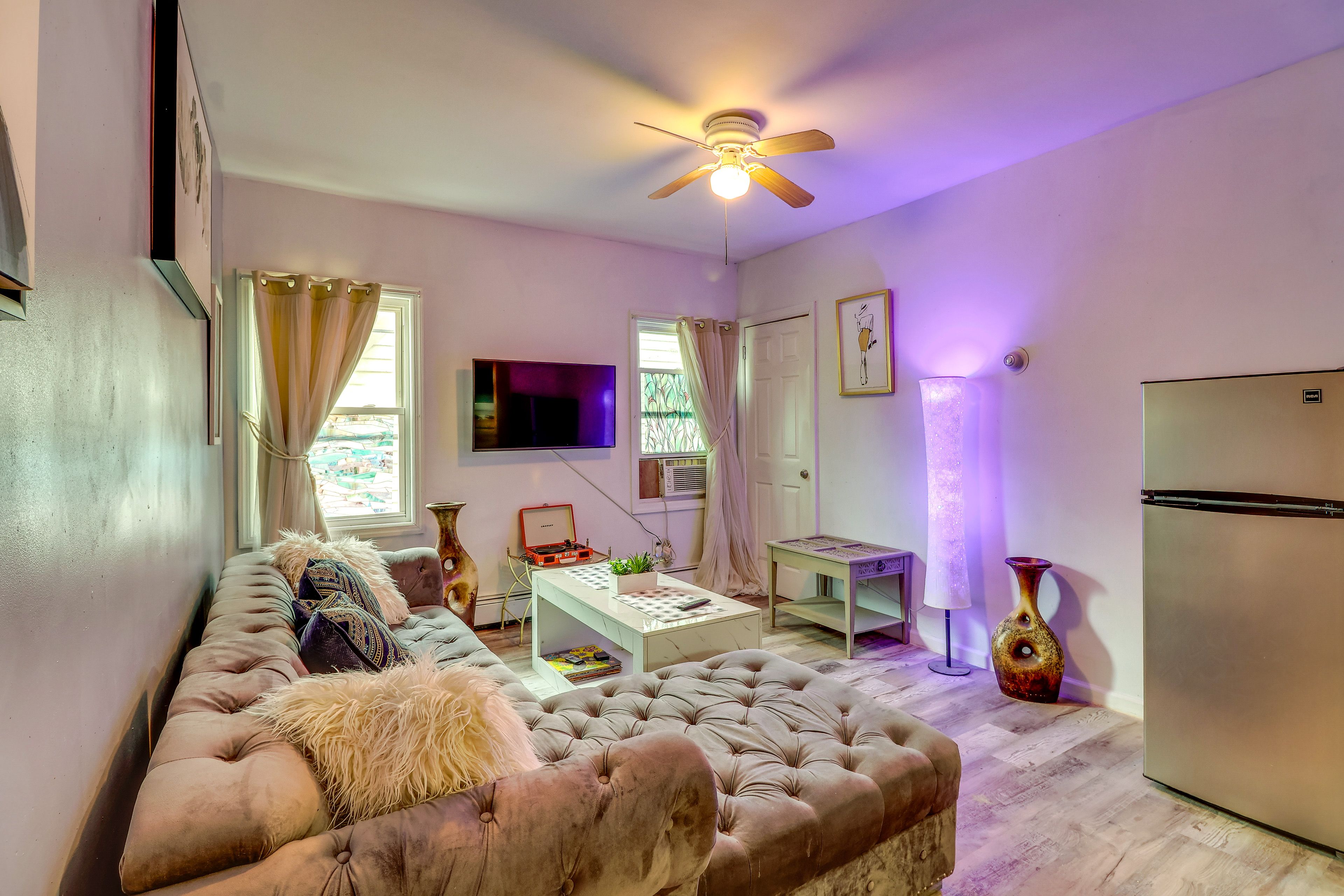 Living Room | Window A/C Unit | Central Heating