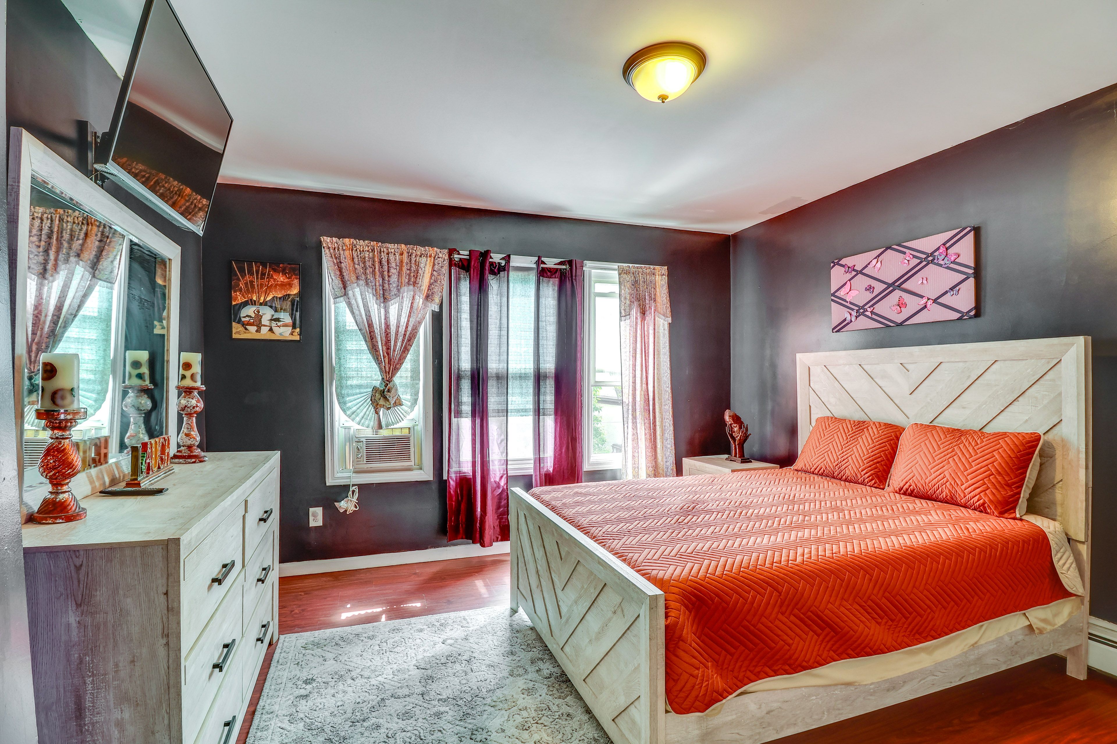 Bedroom 1 | Queen Bed | Linens