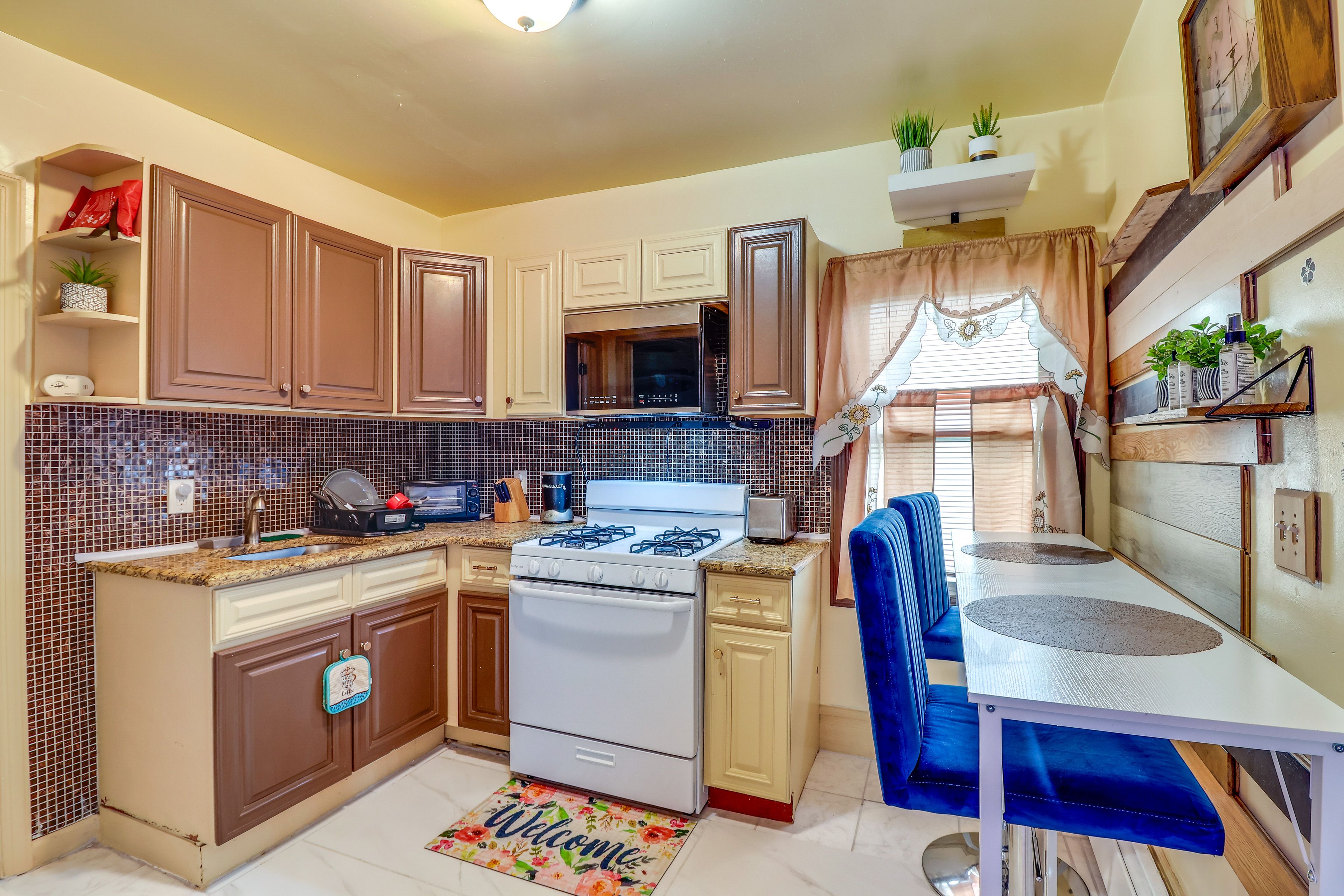Kitchen | Dining Area | Dishware & Flatware