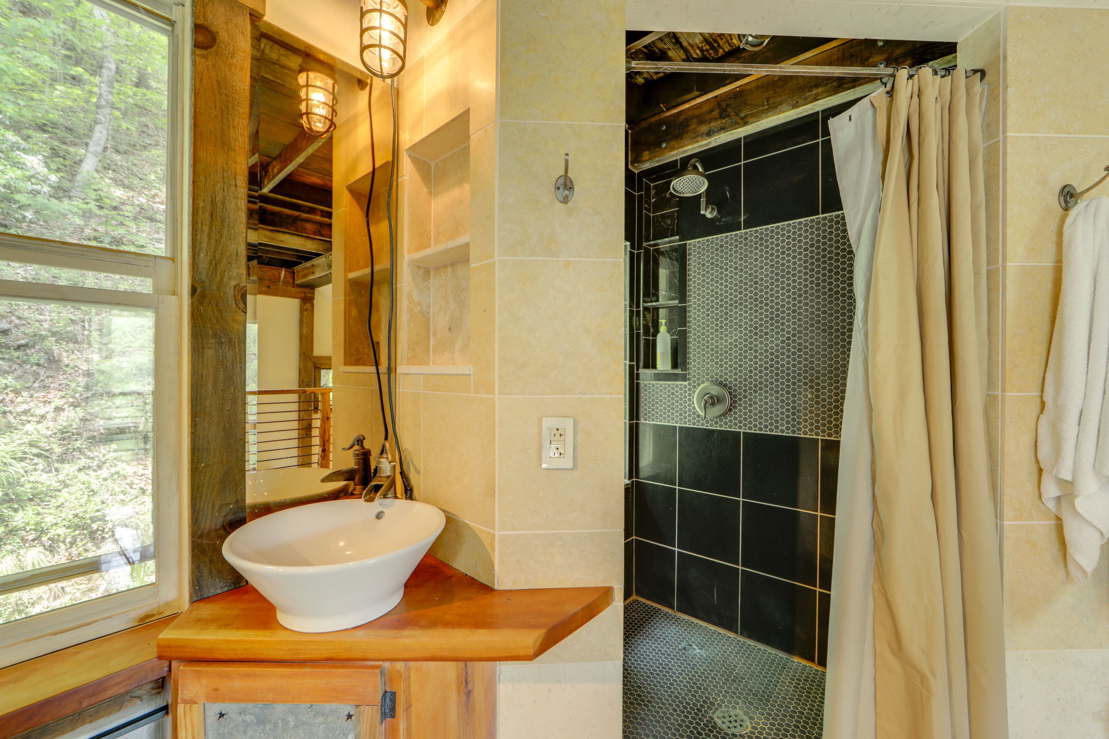 Bathroom | 2nd Floor
