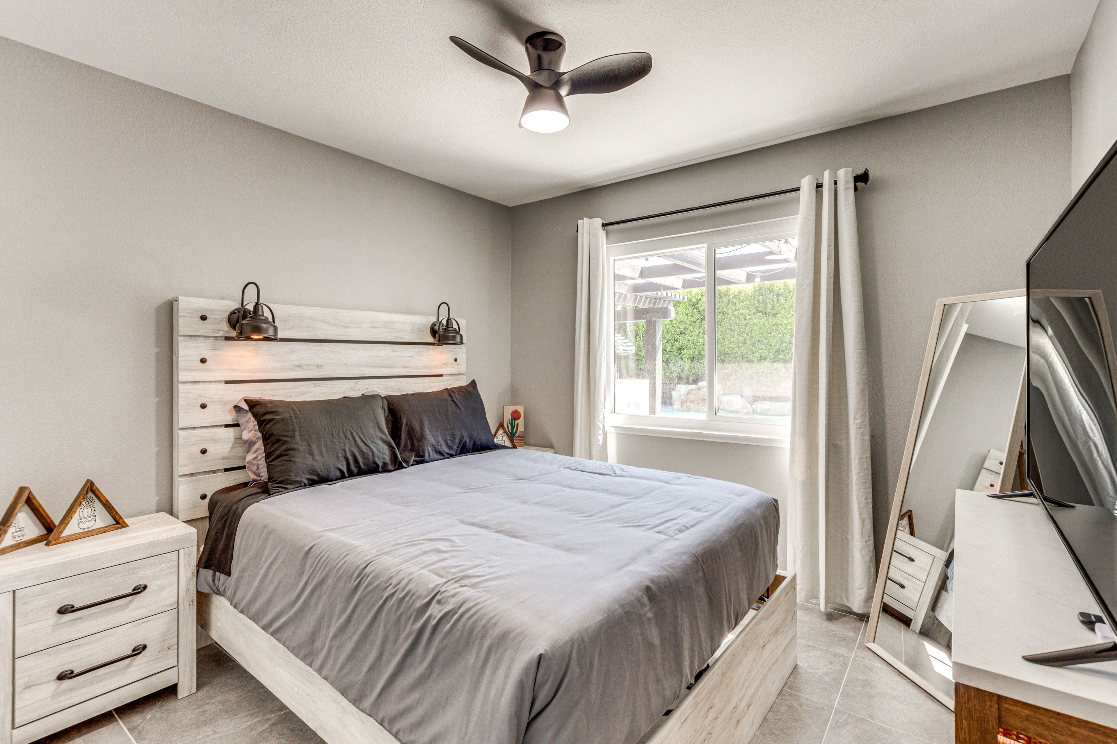 Bedroom 2 | Queen Bed | Flat-Screen TV w/ Cable