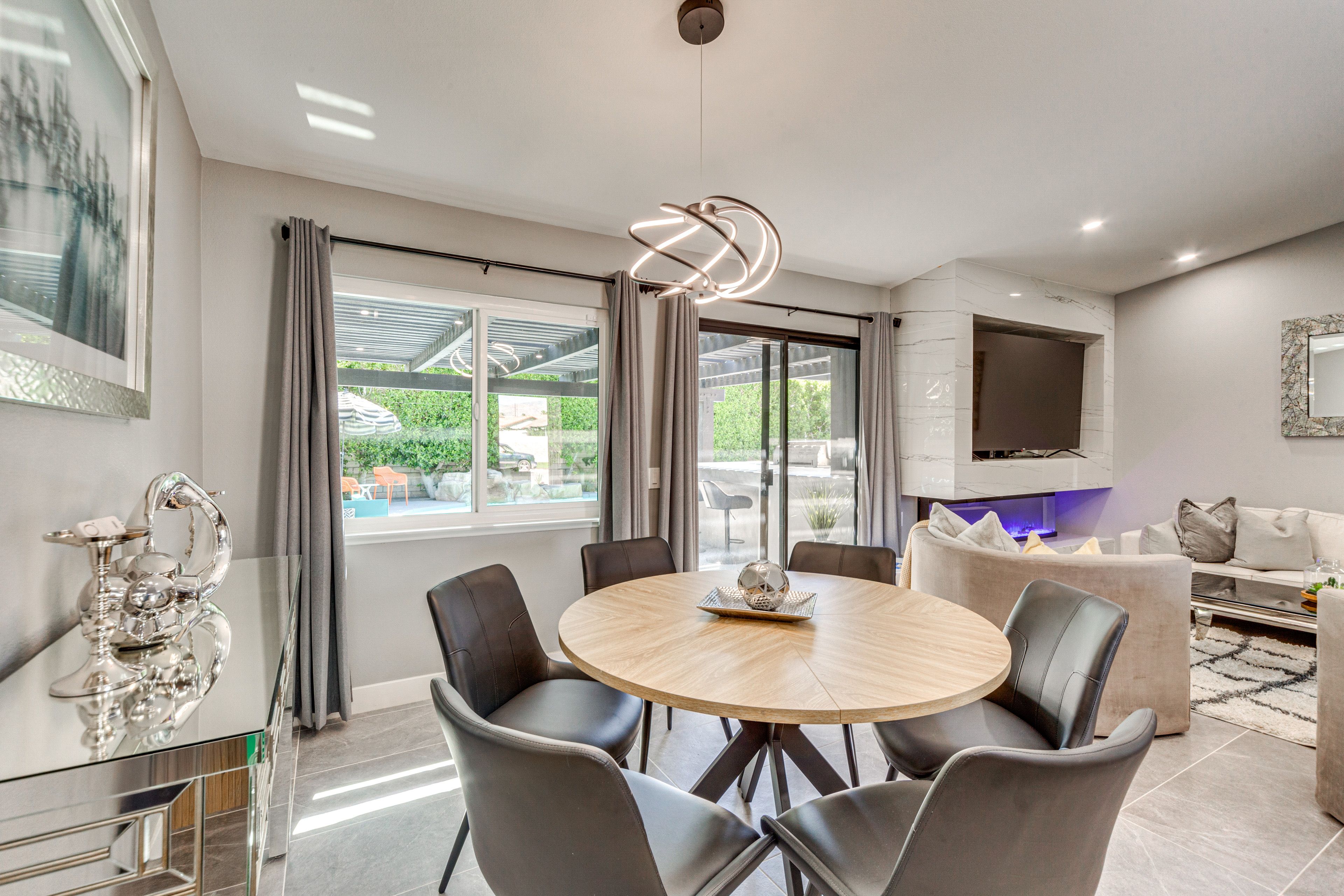 Dining Area | Central A/C & Heating | Open Floor Plan