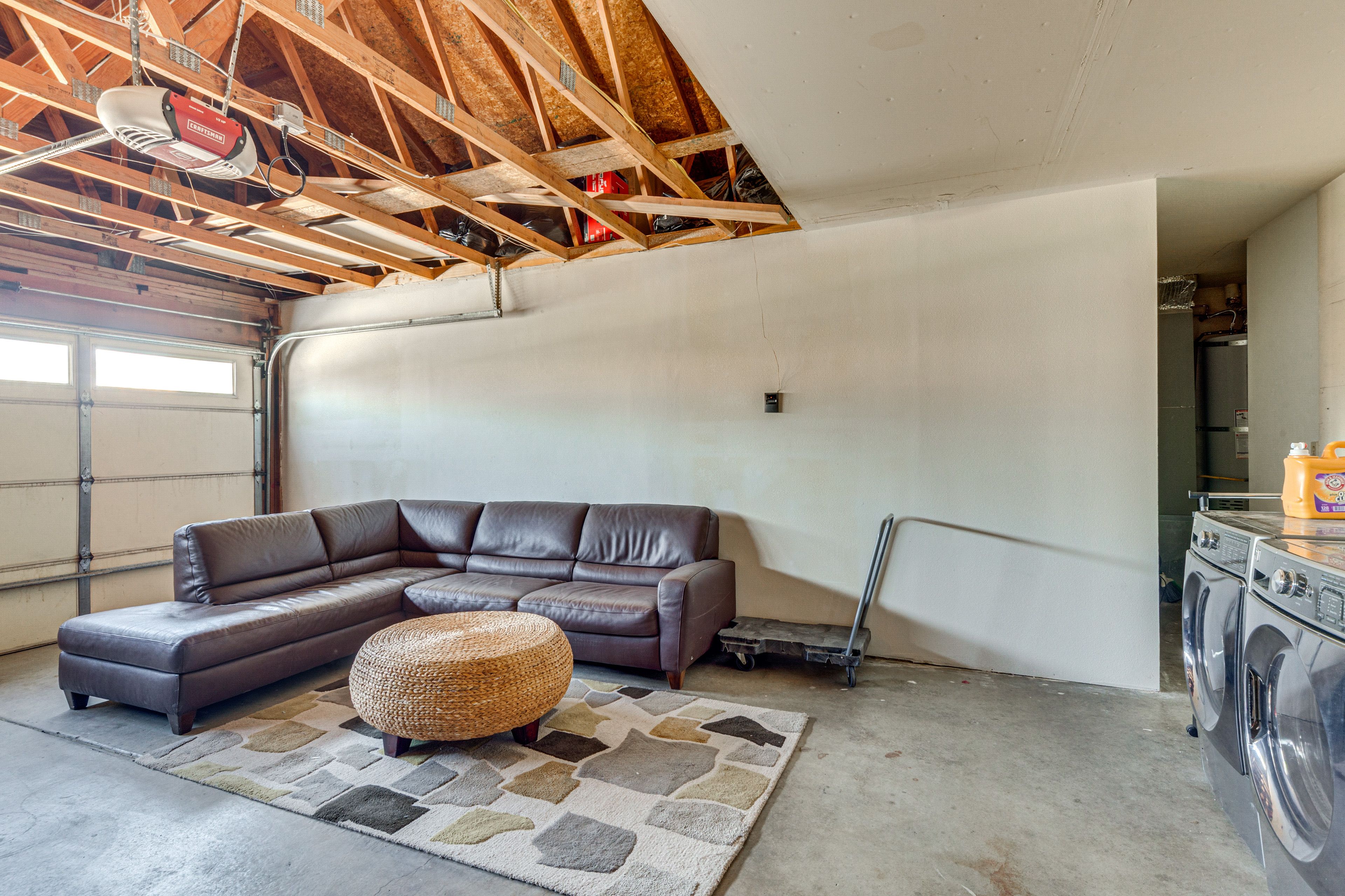 Garage | Seating Area | Washer & Dryer | Parking (1 Vehicle)