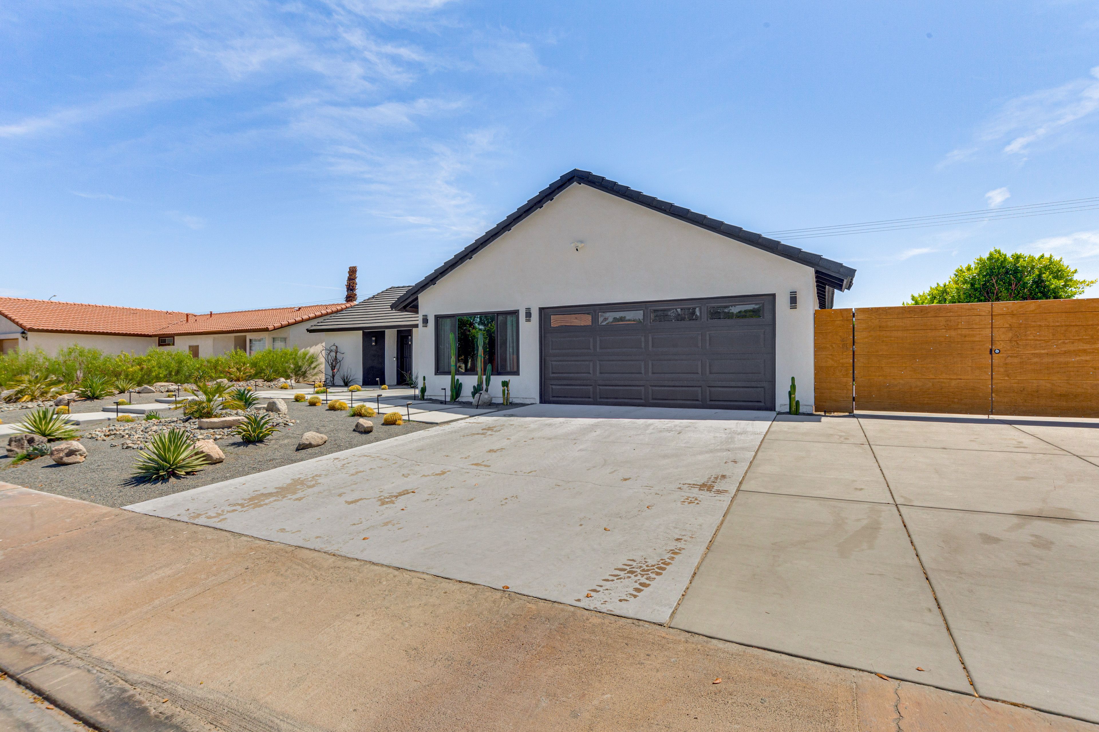 Parking | Driveway (3 Vehicles) | Street Parking | RV/Trailer Parking