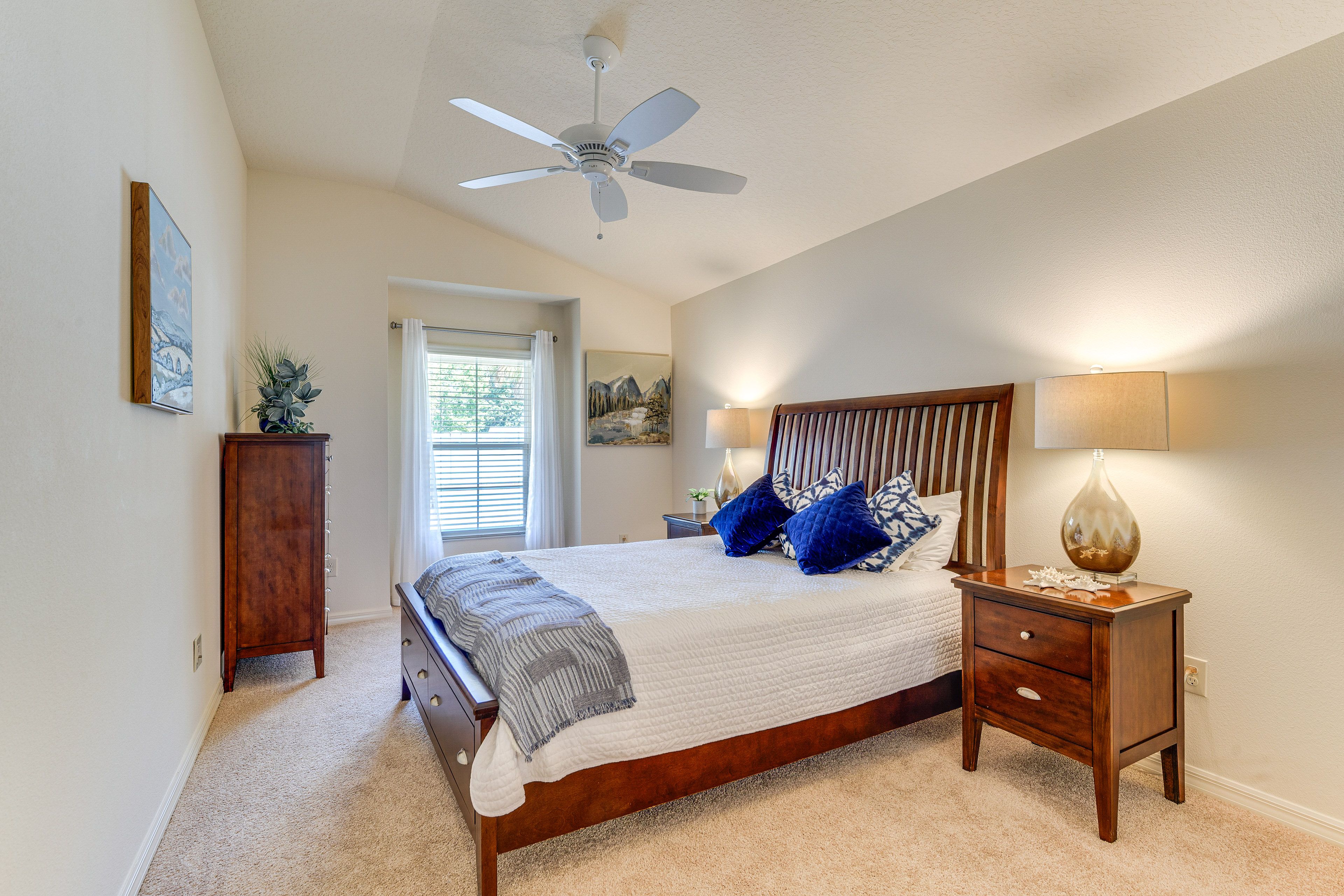 Bedroom 3 | Queen Bed
