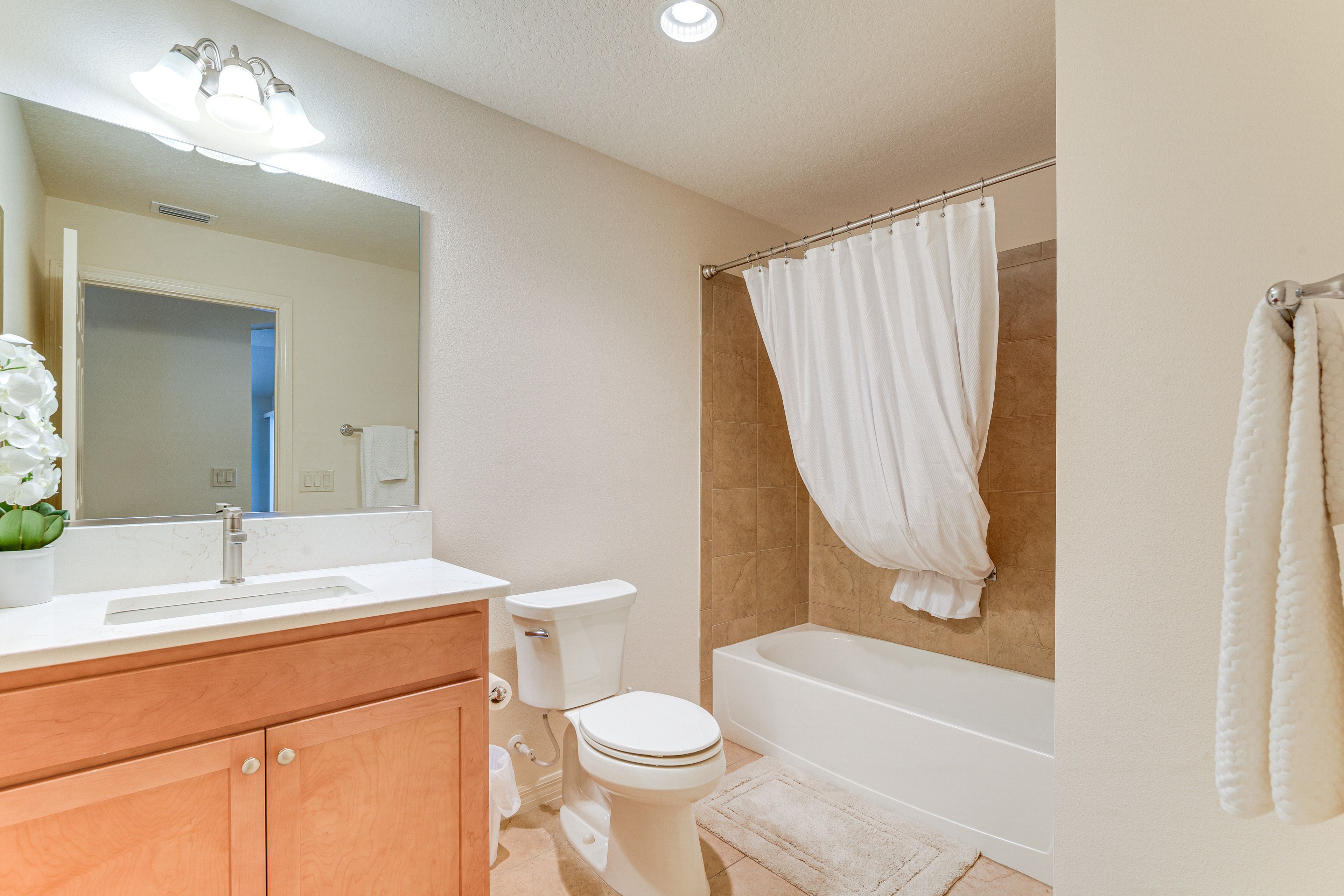 Full Bathroom | Shower/Tub Combo