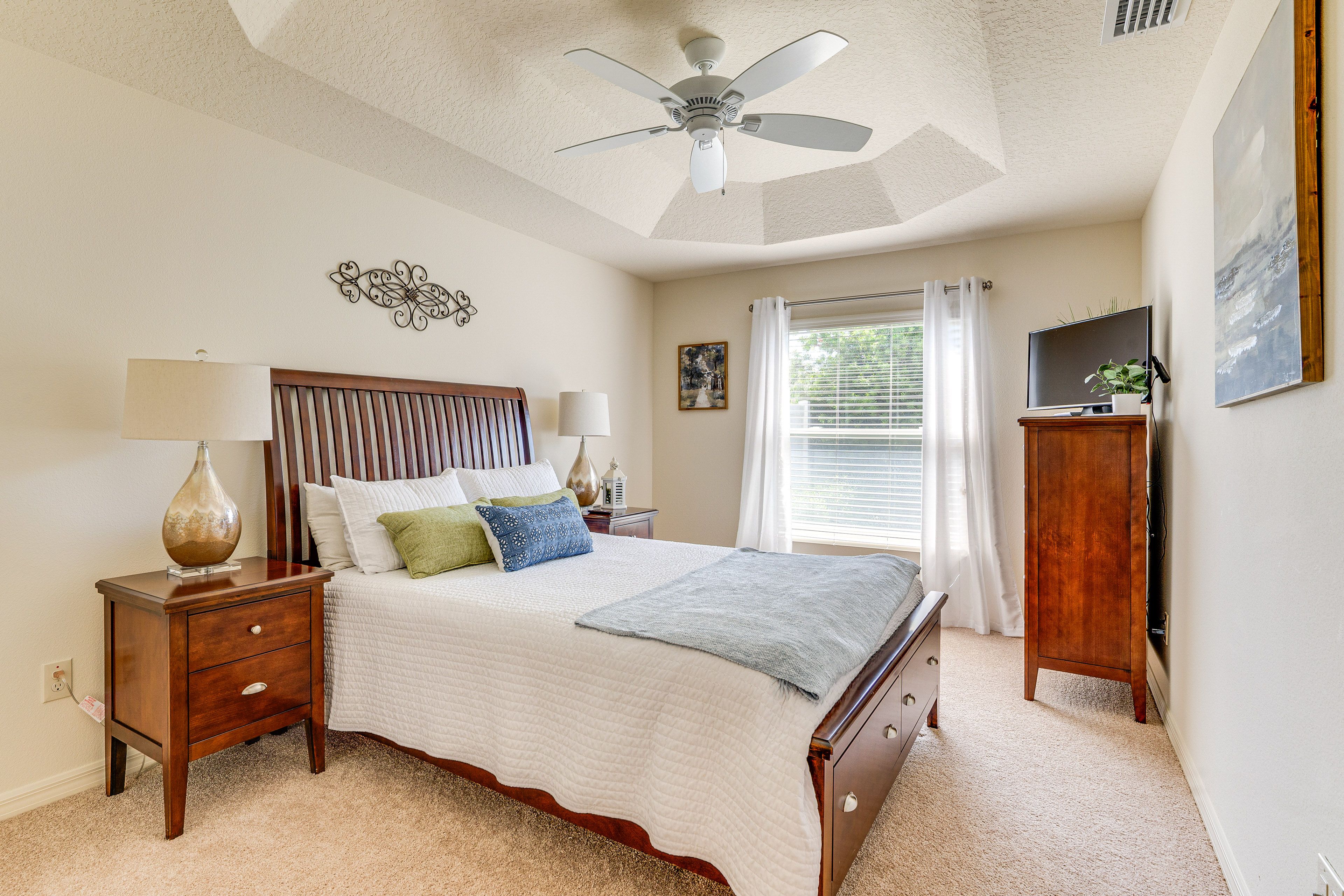 Bedroom 2 | Queen Bed
