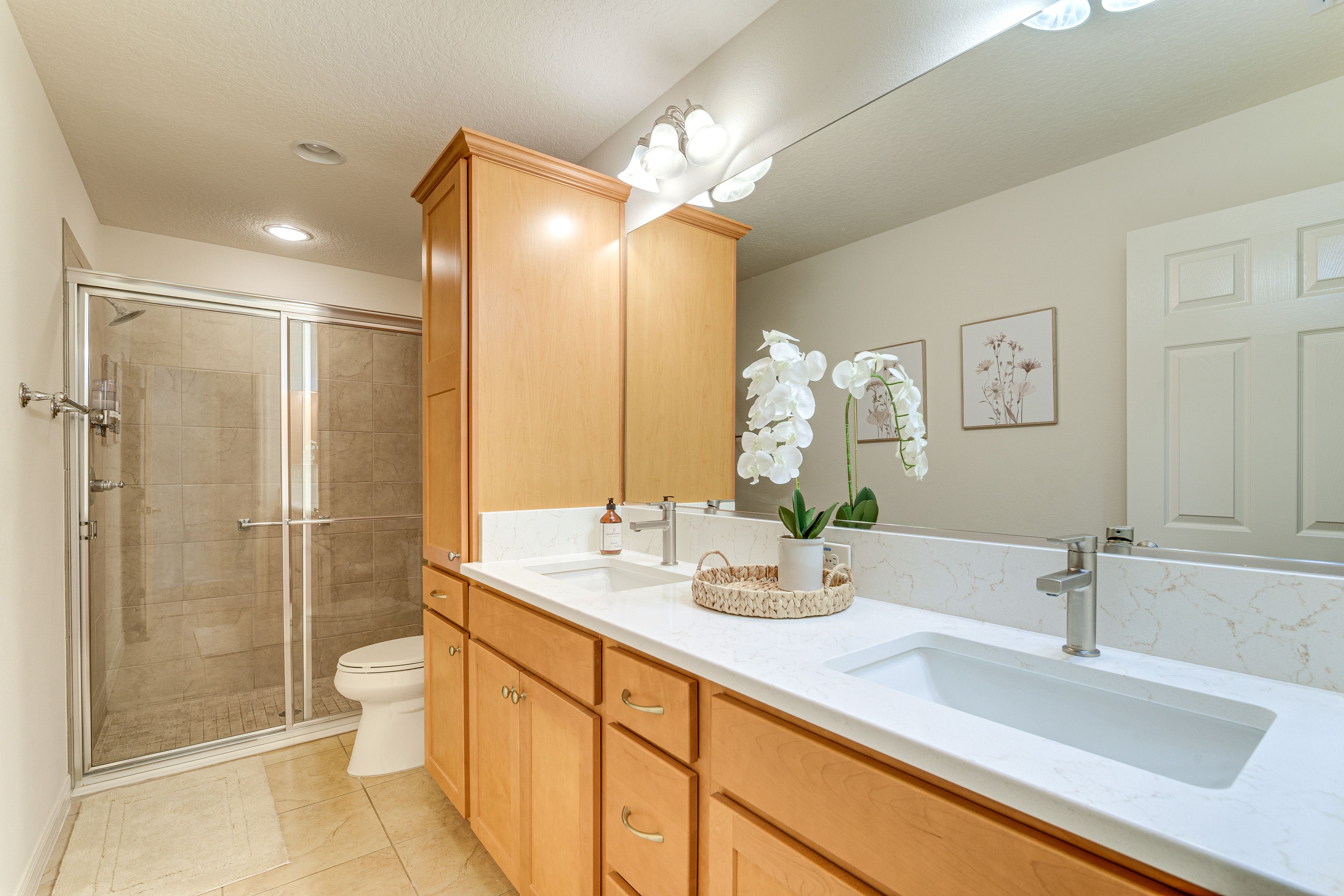 Full Bathroom | Towels Provided
