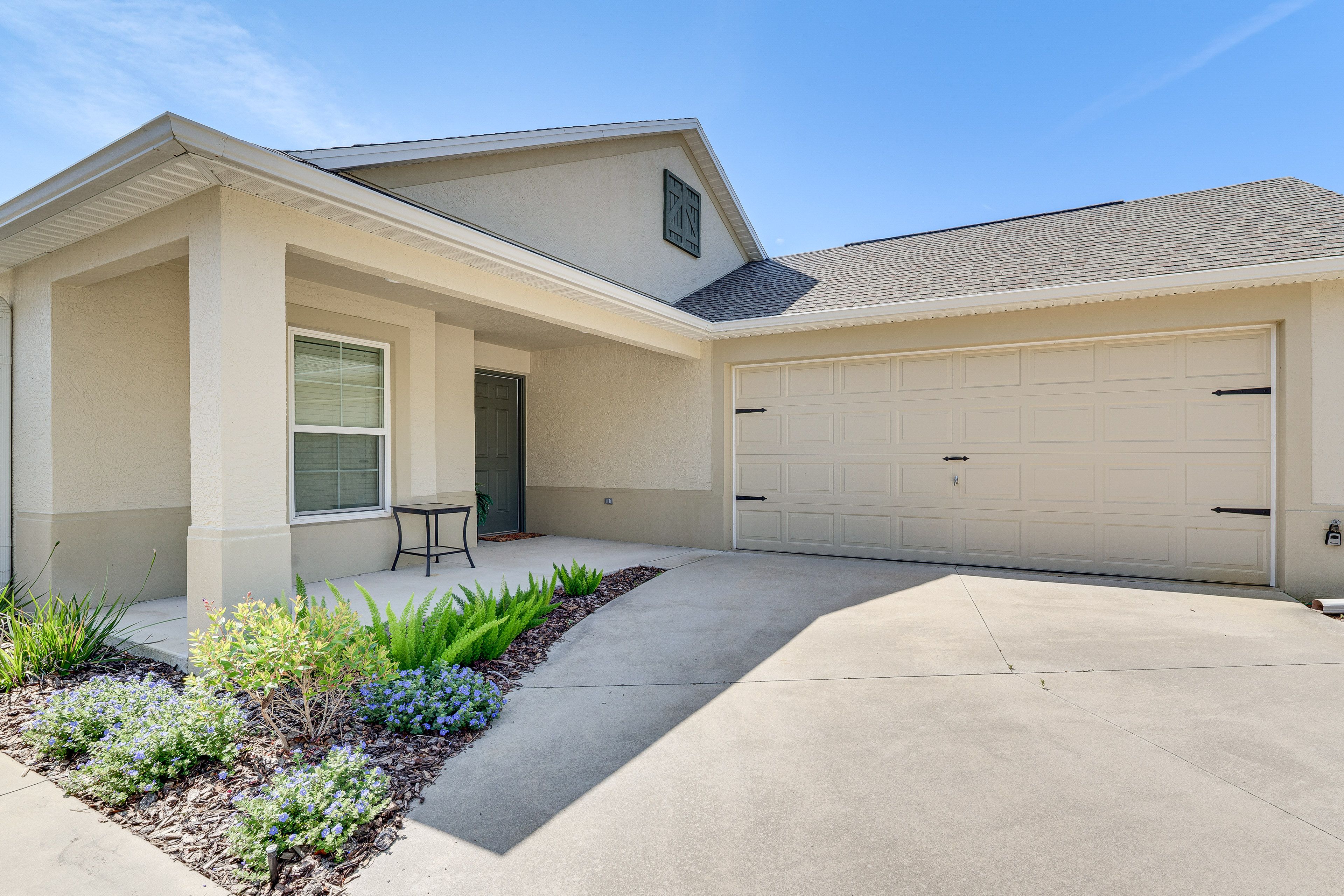 Home Exterior | Parking | Driveway (2 Vehicles) | Free Street (1 Vehicle)