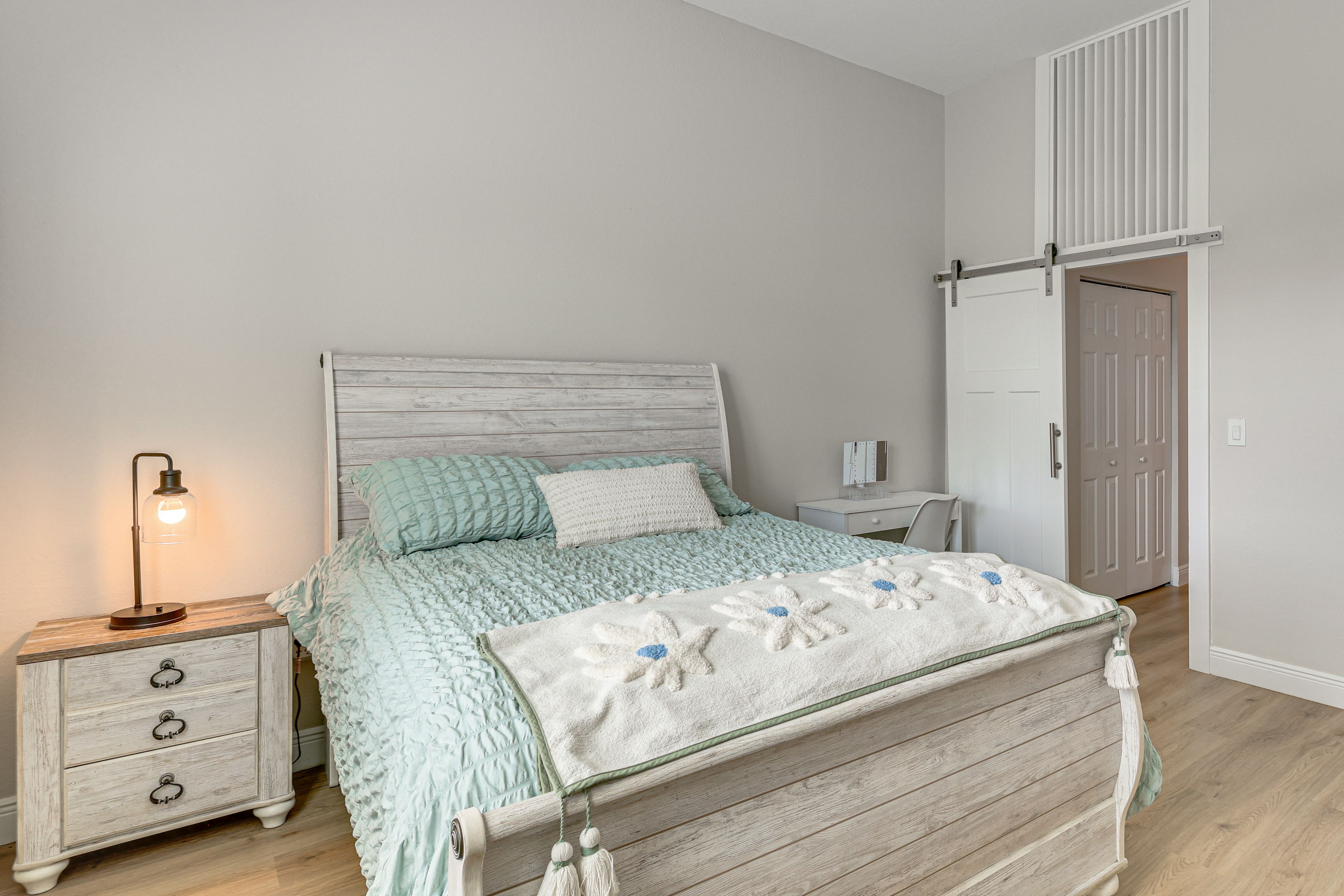 Bedroom 1 | Queen Bed