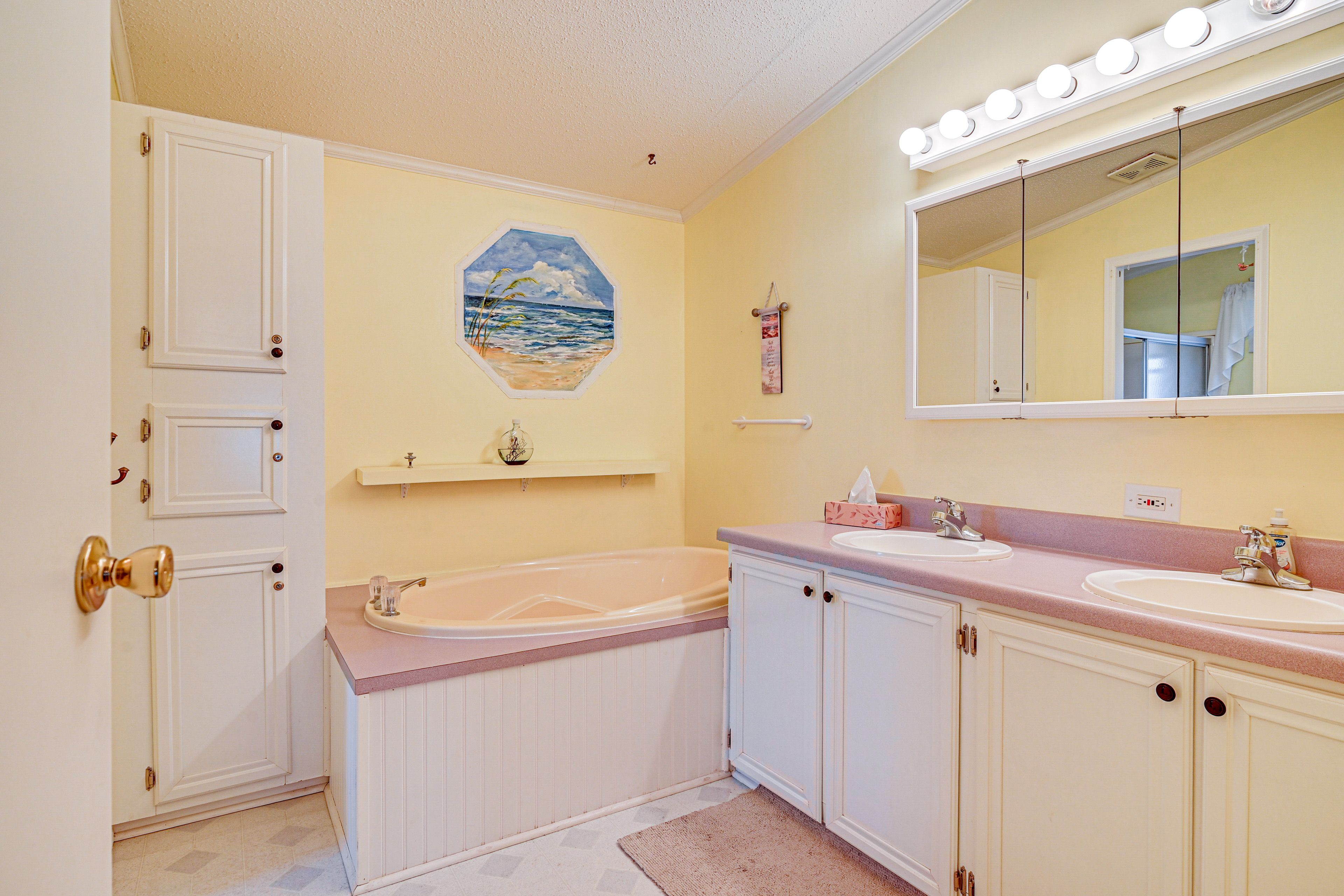 Full Bath | Towels | Hair Dryer