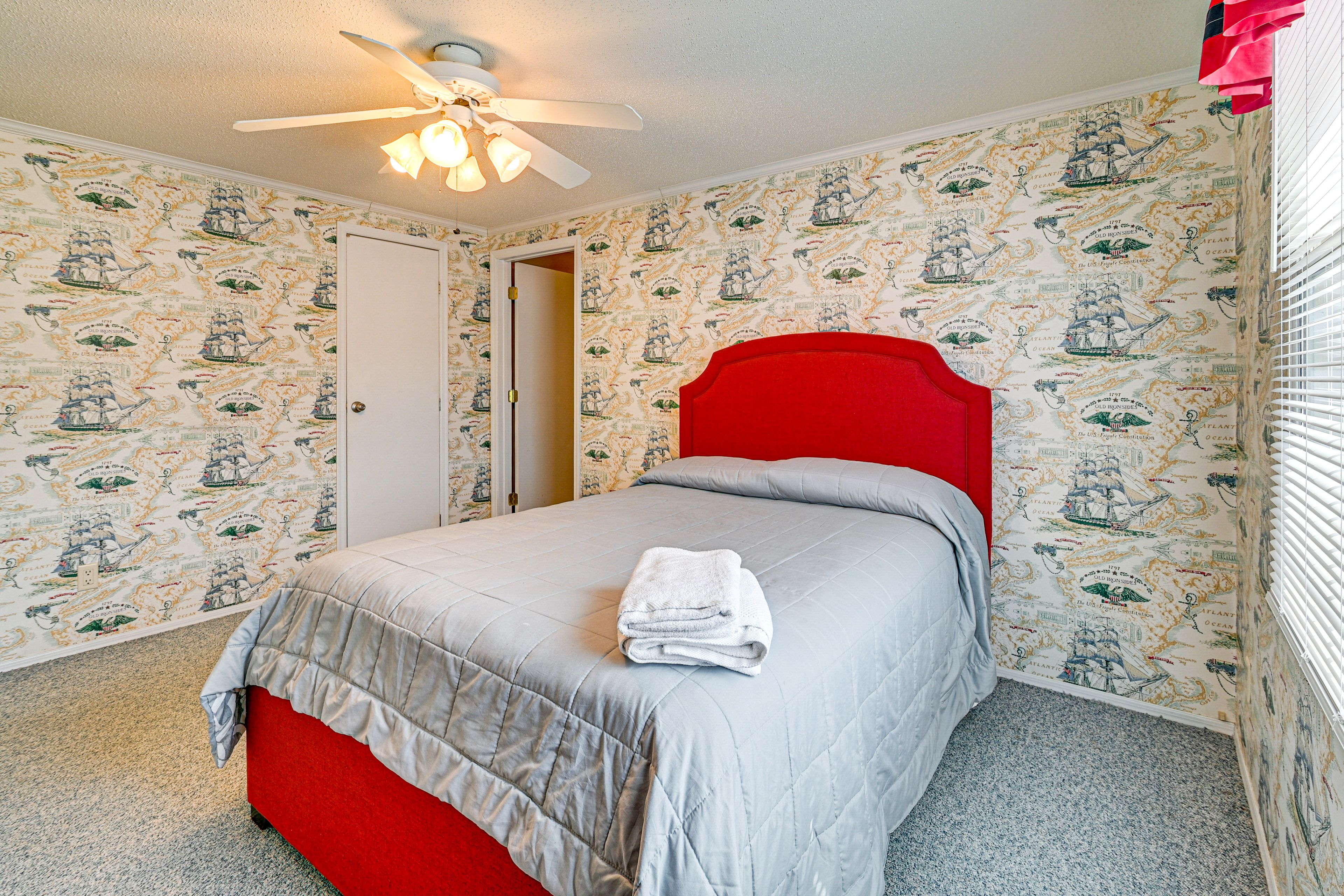 Bedroom 2 | Queen Bed