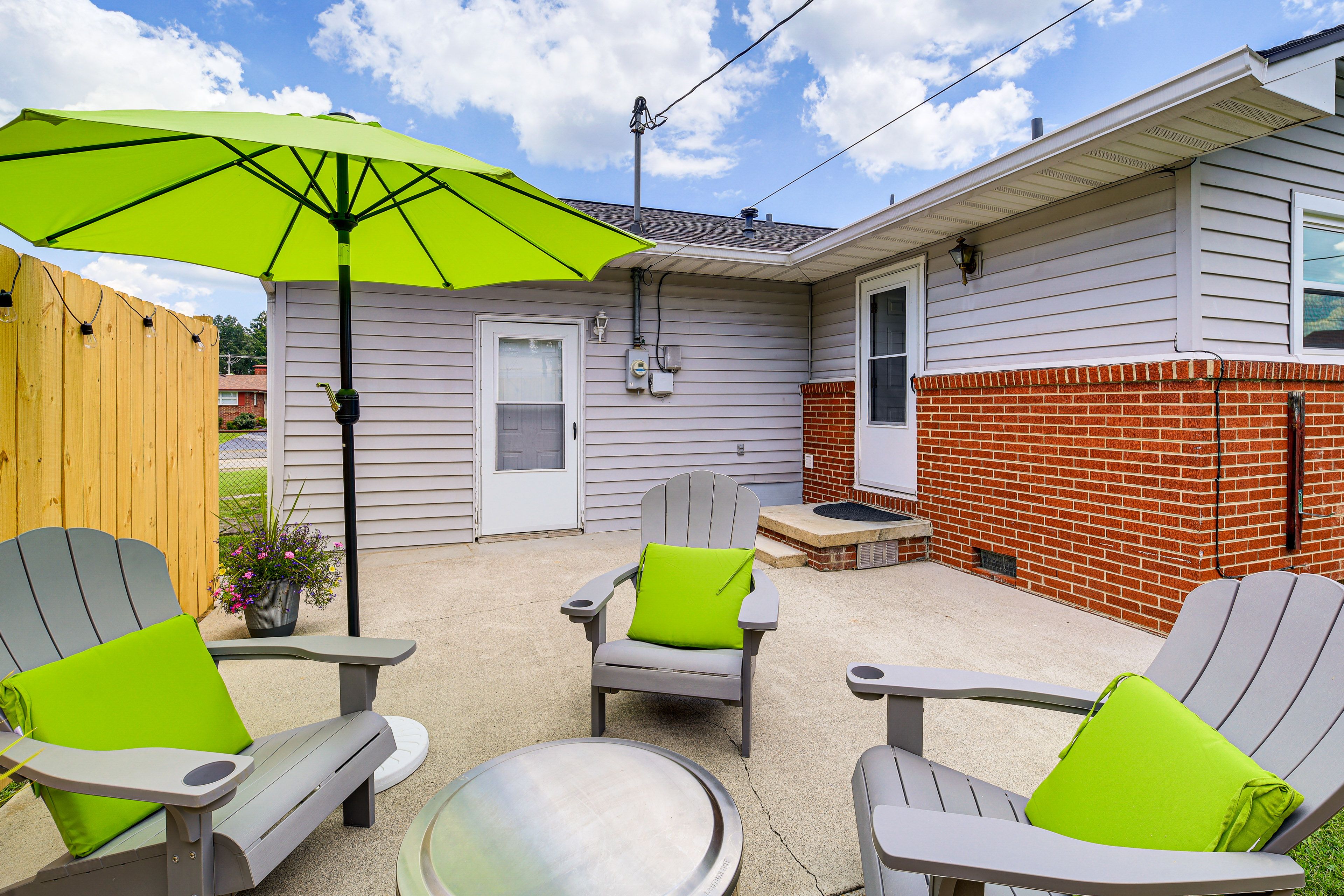 Kingsport Vacation Rental | 3BR | 2BA | Steps to Enter | 1,348 Sq Ft