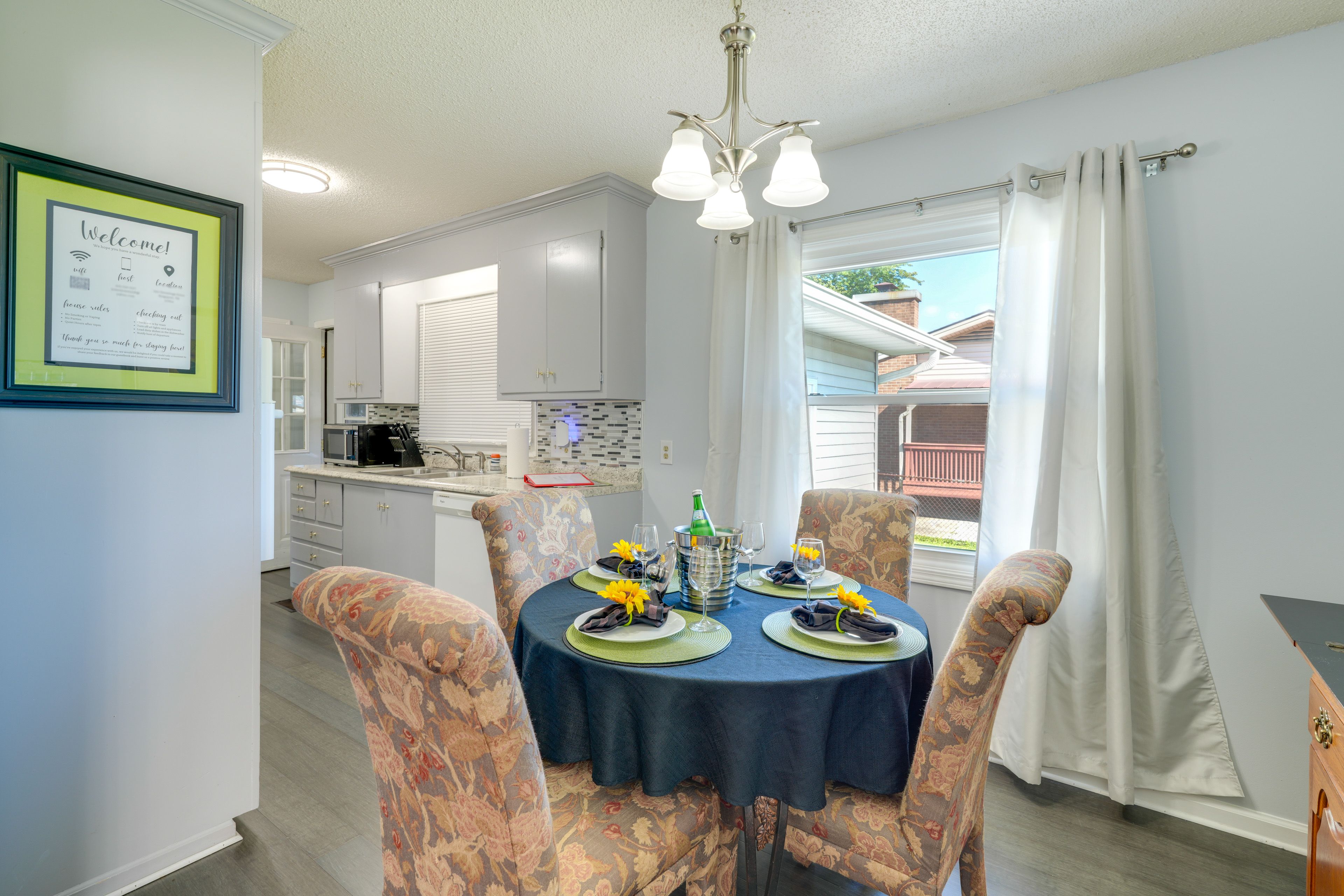 Dining Area & Kitchen