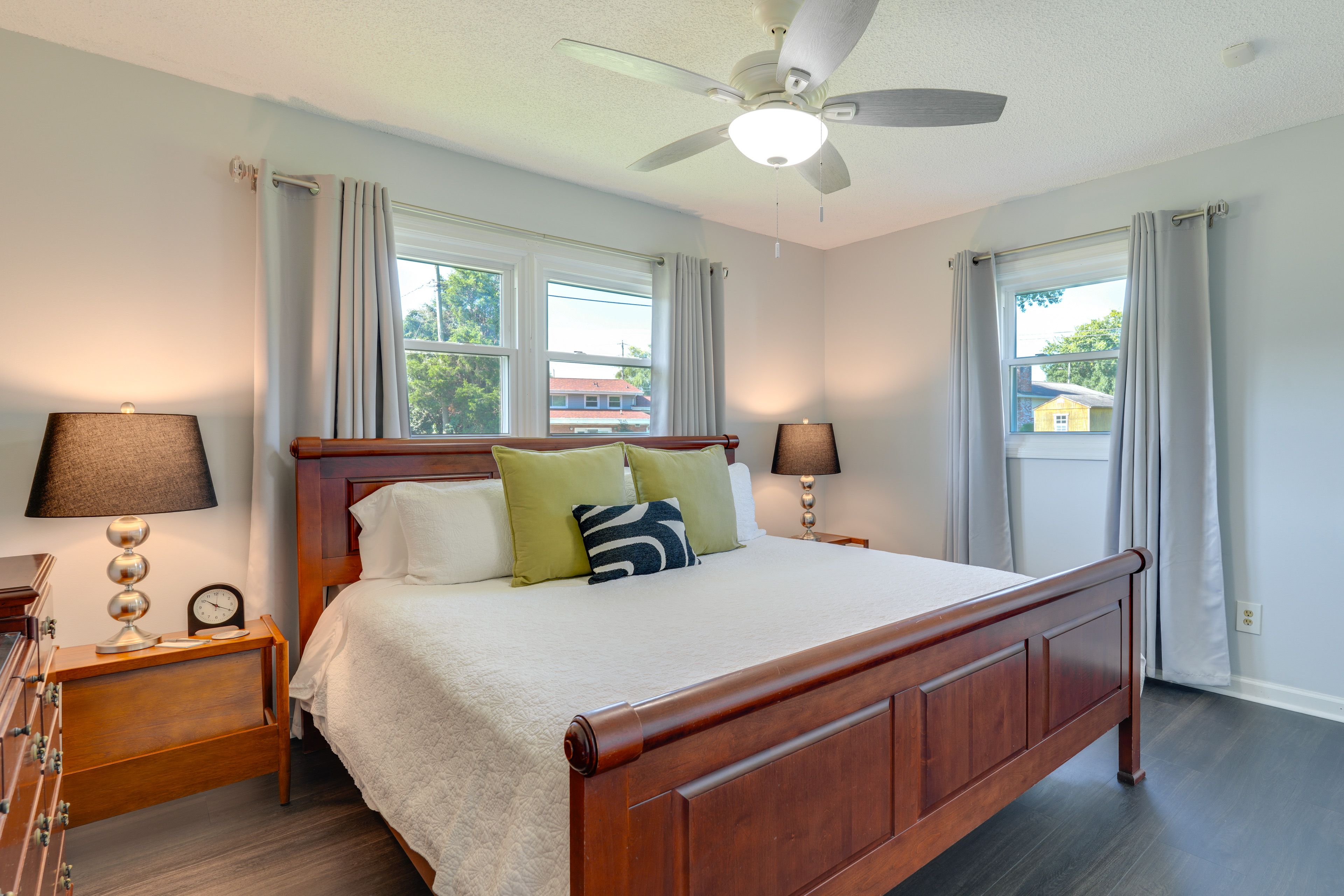Bedroom 1 | King Bed