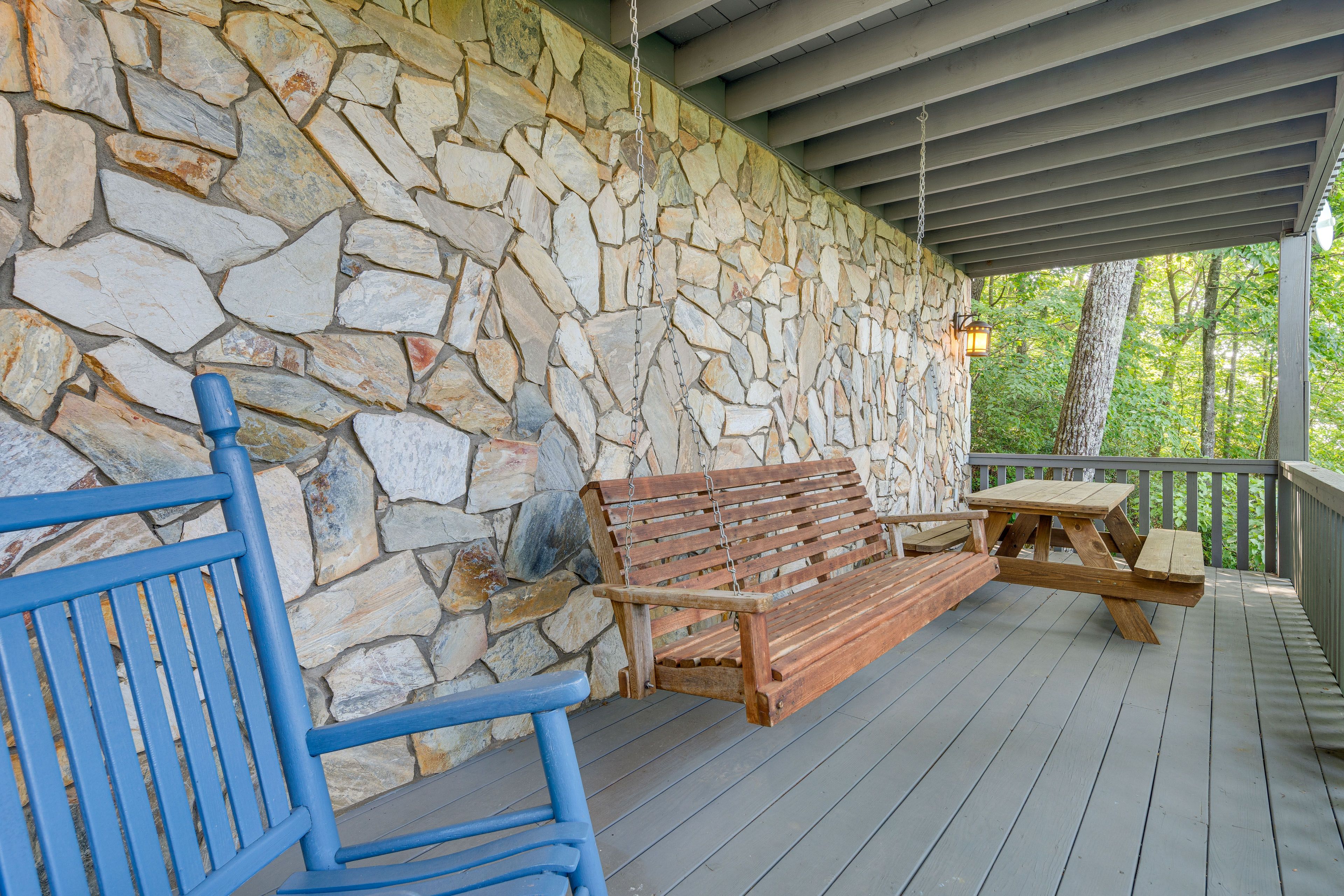 Lower-Level Deck | Outdoor Dining Area